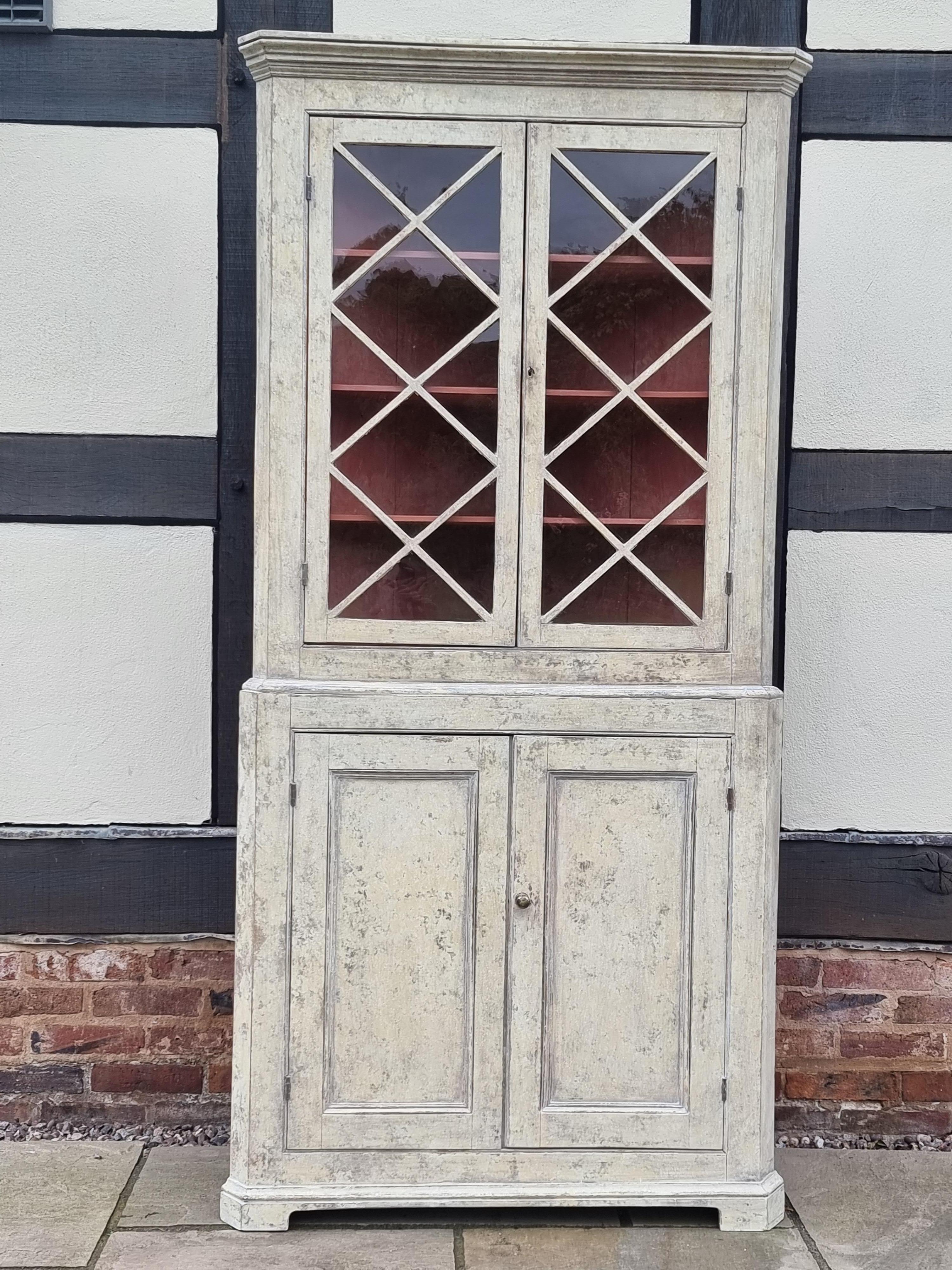Bemalter Schrank, 18. Jahrhundert, um 1790, Englisch (George III.) im Angebot