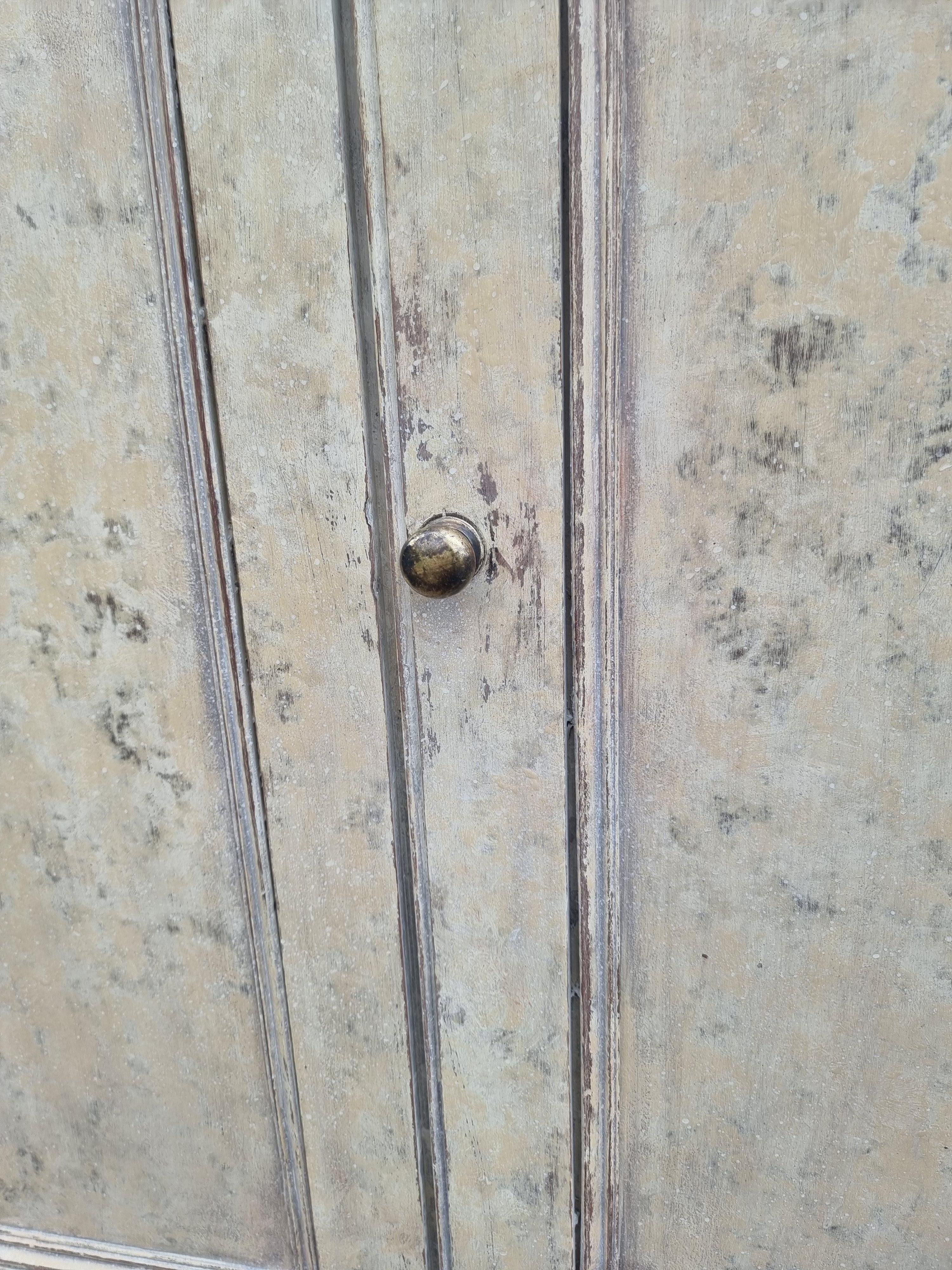 Bemalter Schrank, 18. Jahrhundert, um 1790, Englisch (Handgefertigt) im Angebot