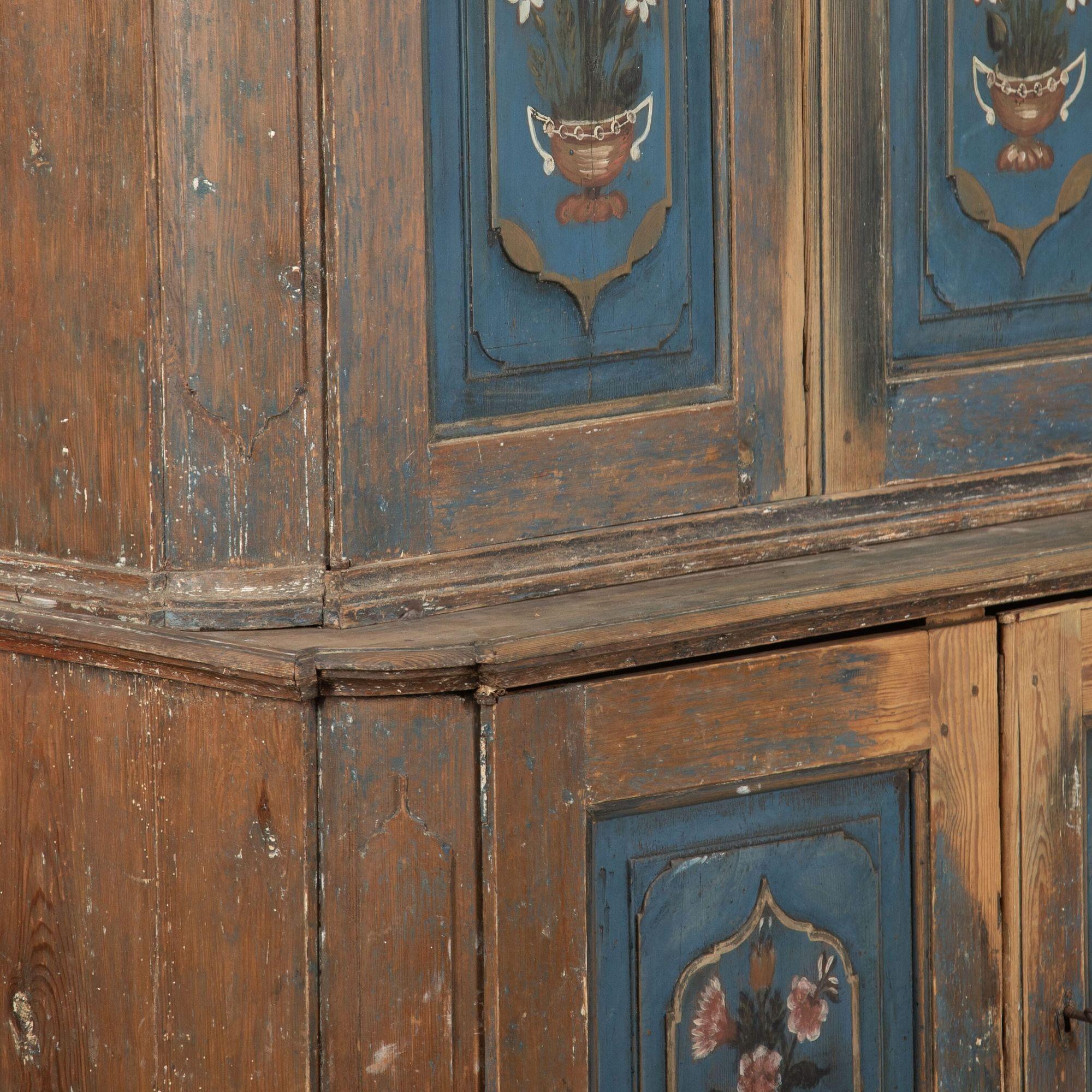 18th Century and Earlier 18th Century Painted Dalarna Cupboard For Sale