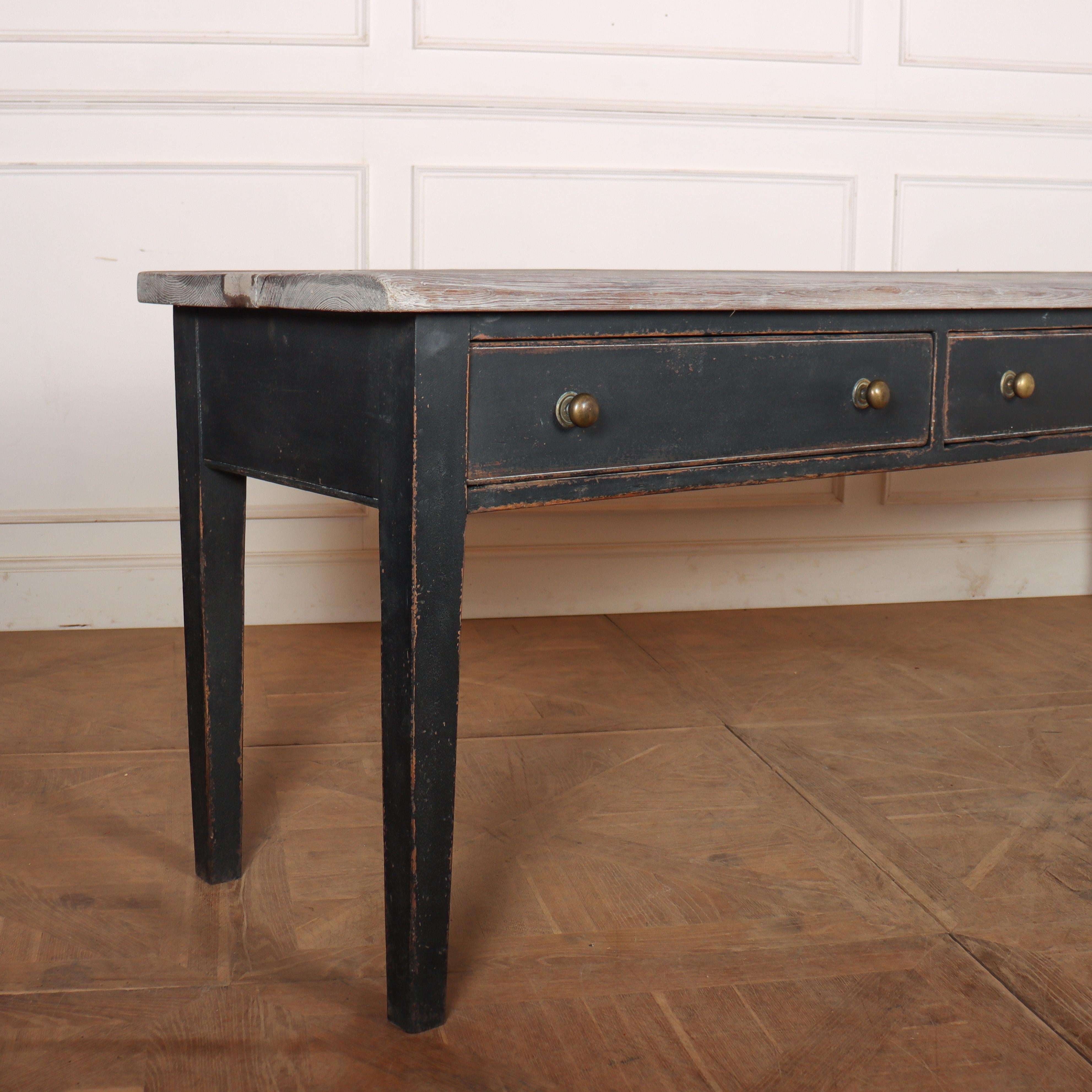 Victorien Base de commode peinte du 18e siècle en vente