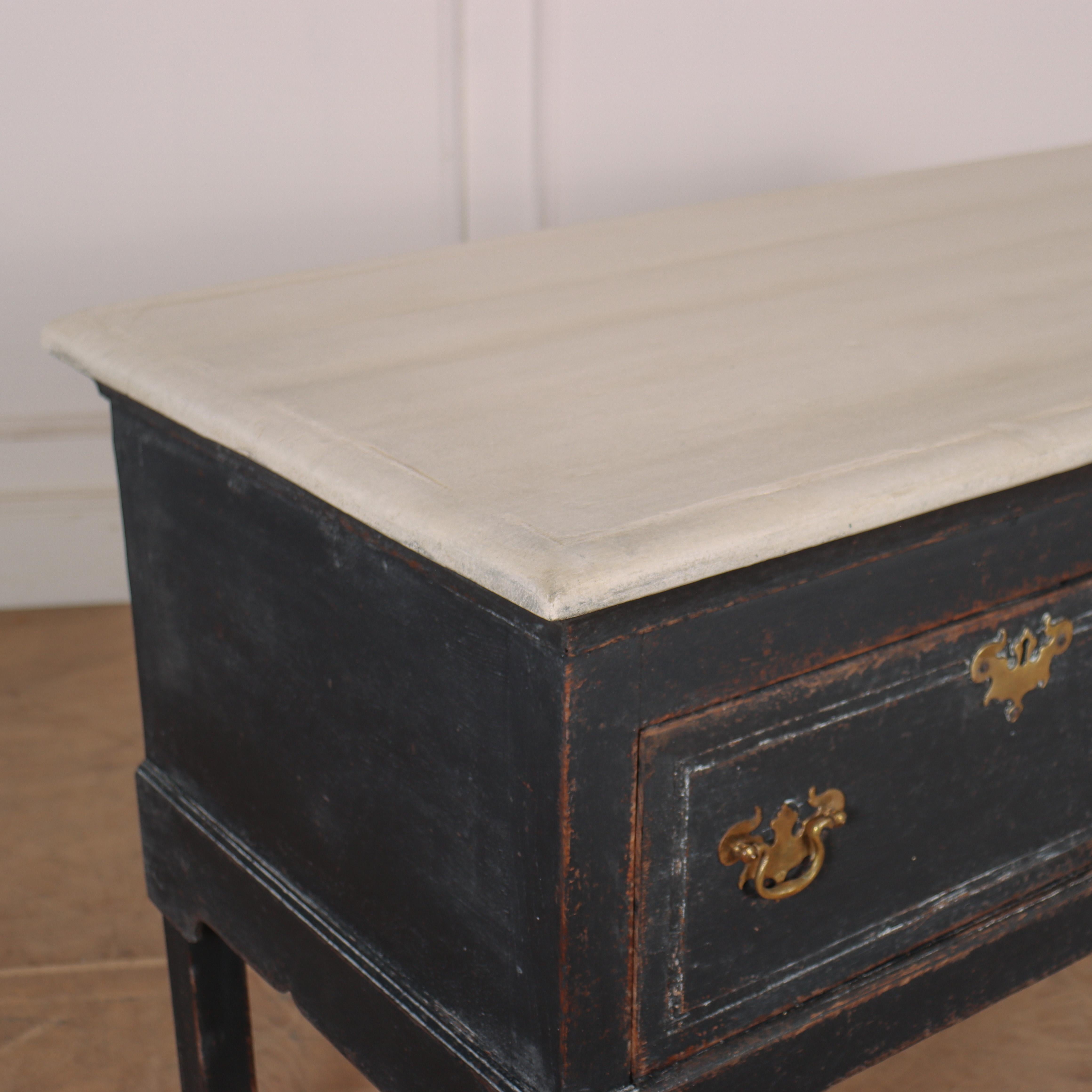 18th Century Painted Dresser Base In Good Condition For Sale In Leamington Spa, Warwickshire
