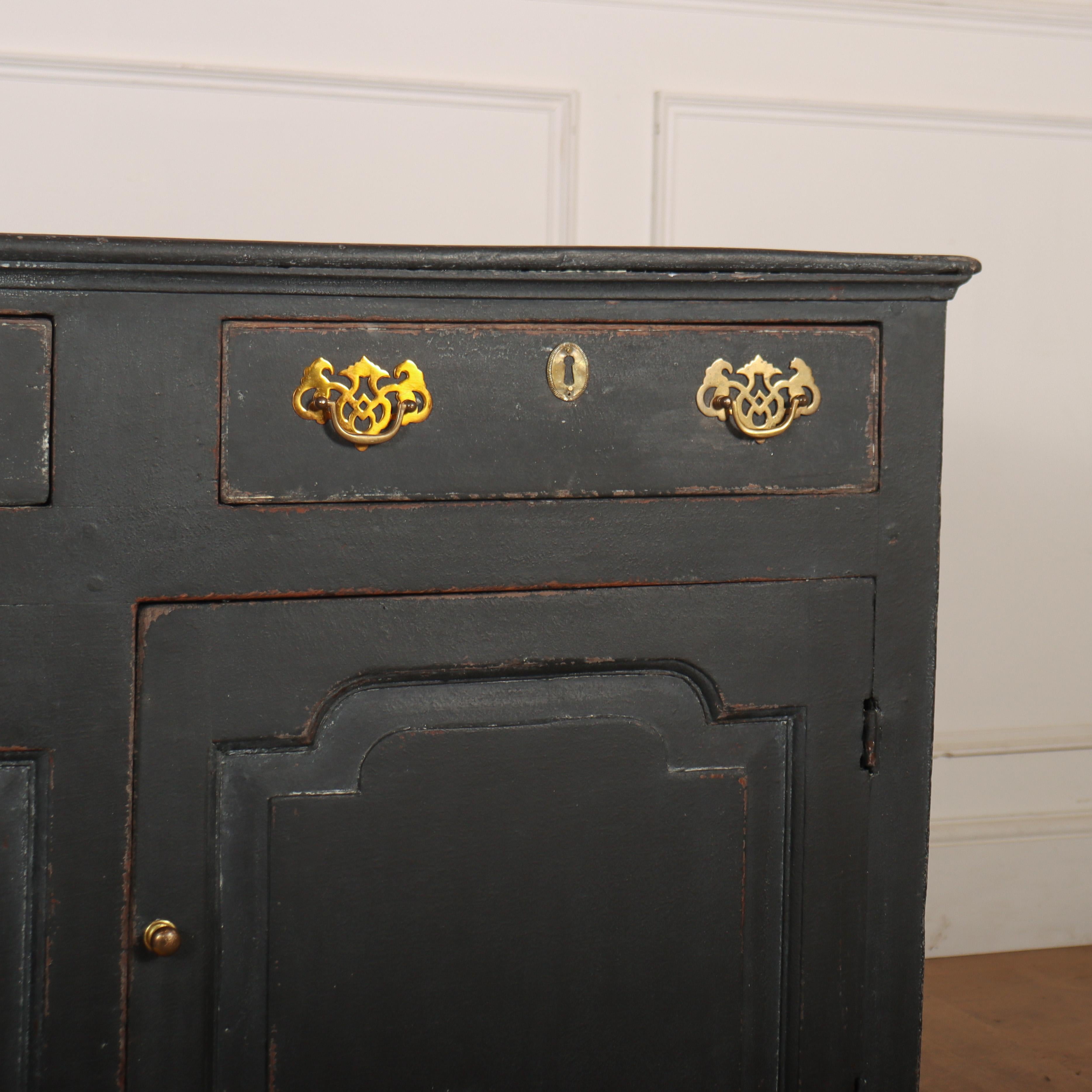 18th Century Painted Dresser Base In Good Condition For Sale In Leamington Spa, Warwickshire