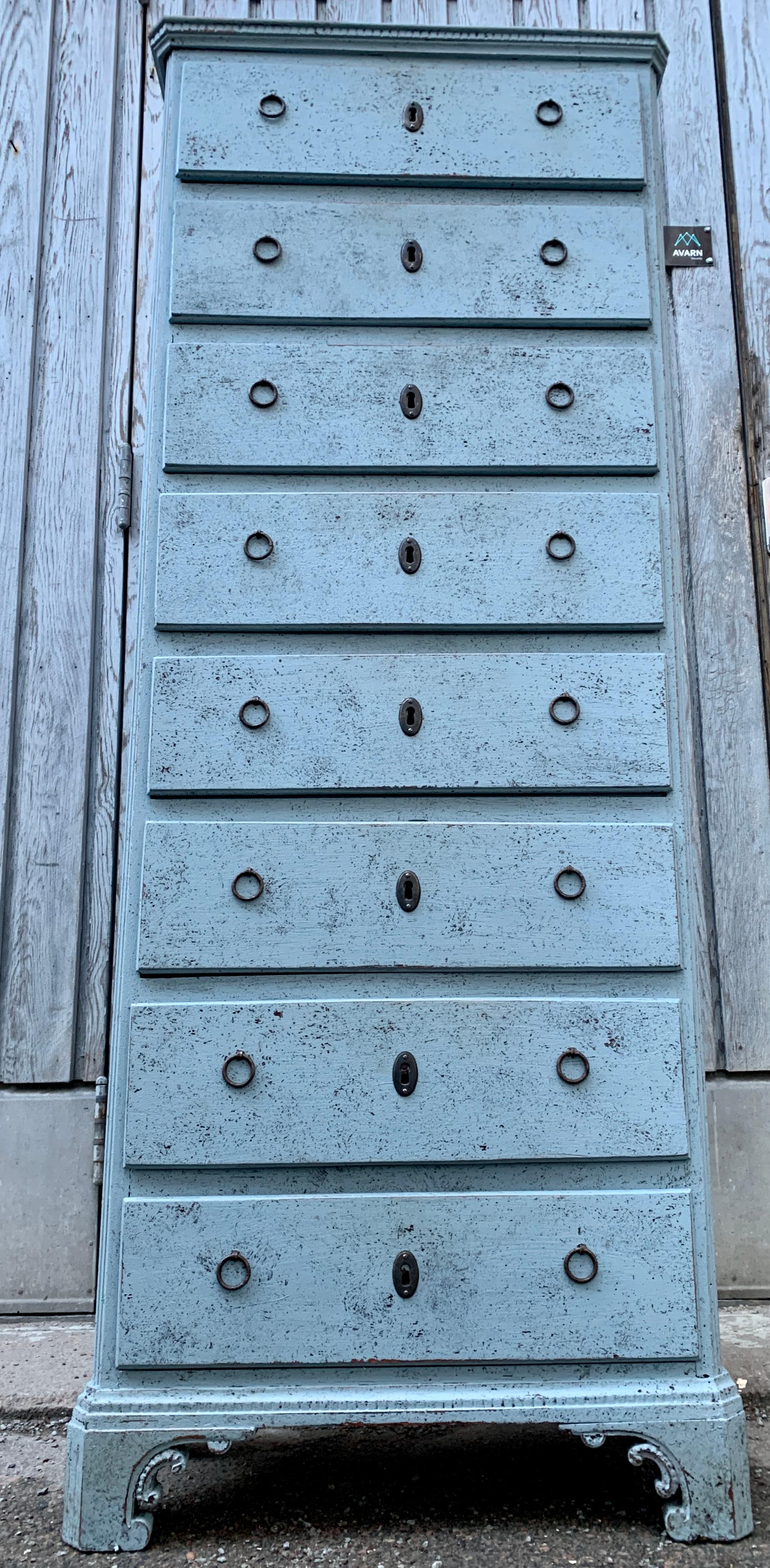 18th Century Painted Eight Drawers Scandinavian Chest In Good Condition In Haddonfield, NJ