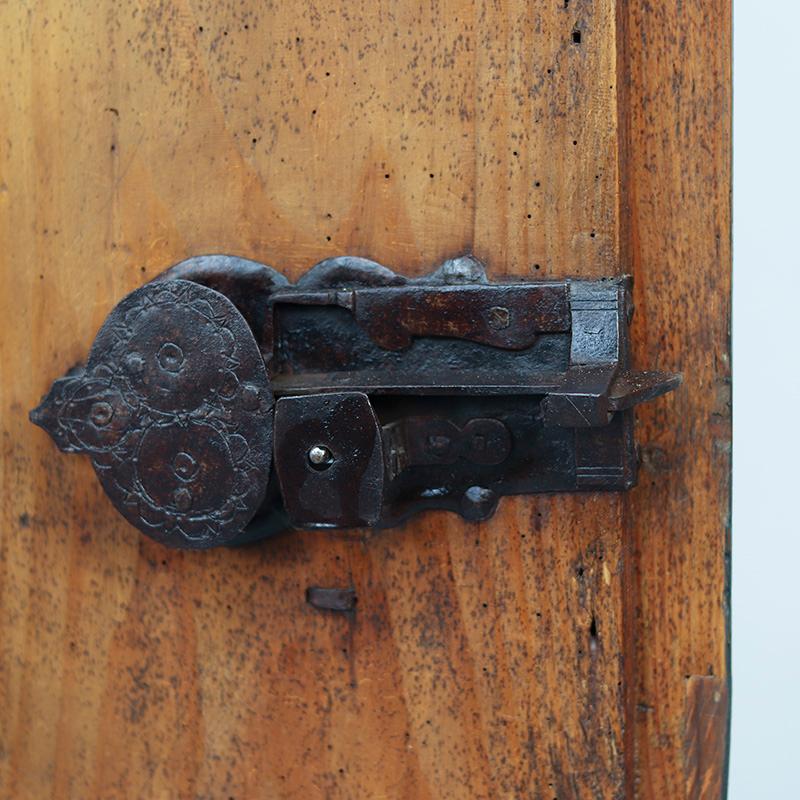 Cabinet de mariage d'art populaire peint du 18e siècle en vente 2