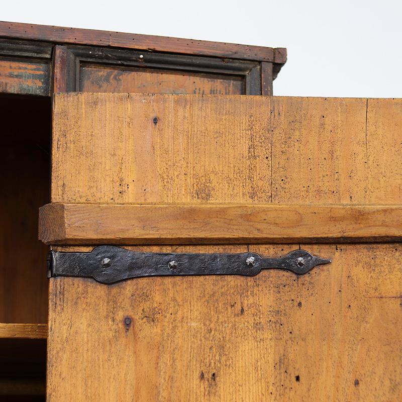 Cabinet de mariage d'art populaire peint du 18e siècle en vente 3