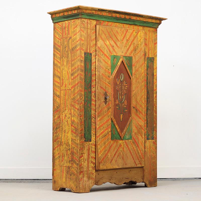 18th Century Painted Folk Art Bridal Cabinet en venta 3