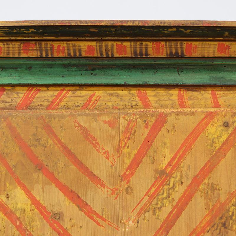 18th Century Painted Folk Art Bridal Cabinet en venta 5