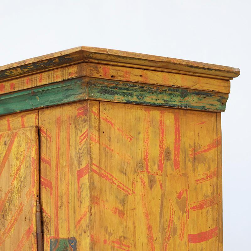 18th Century Painted Folk Art Bridal Cabinet en venta 6