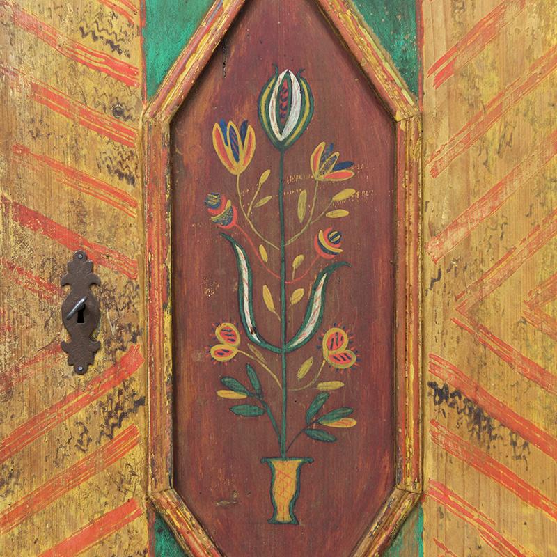 18th Century Painted Folk Art Bridal Cabinet Arte popular en venta