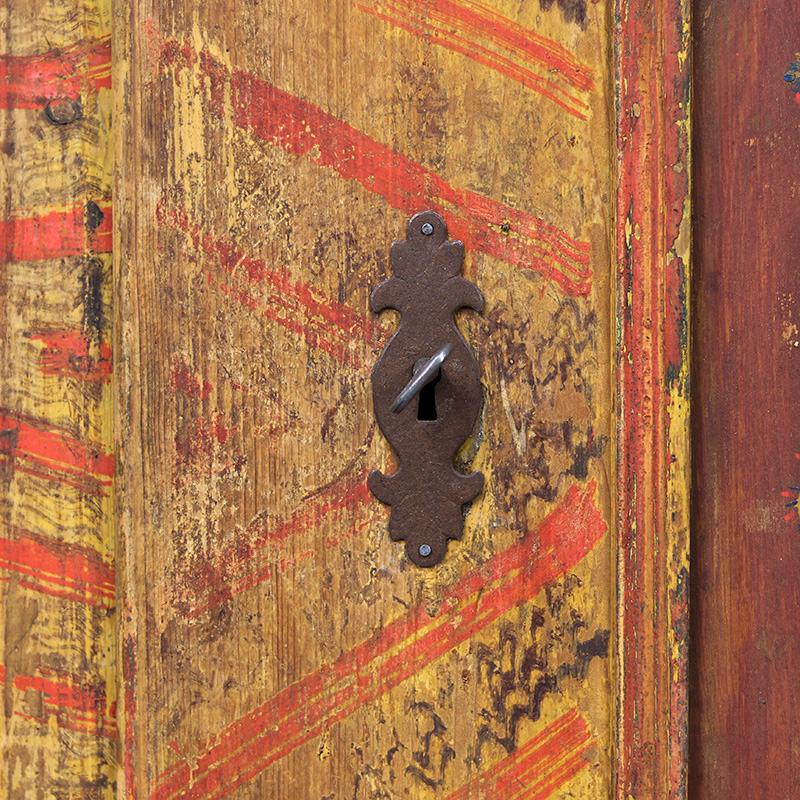 18th Century Painted Folk Art Bridal Cabinet Pintado a mano en venta