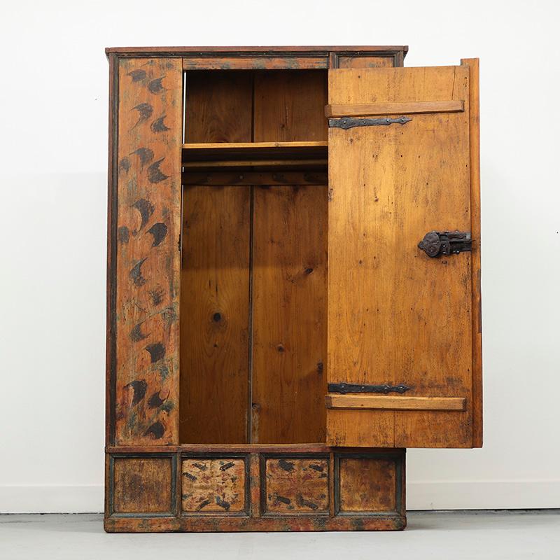 Cabinet de mariage d'art populaire peint du 18e siècle en vente 1