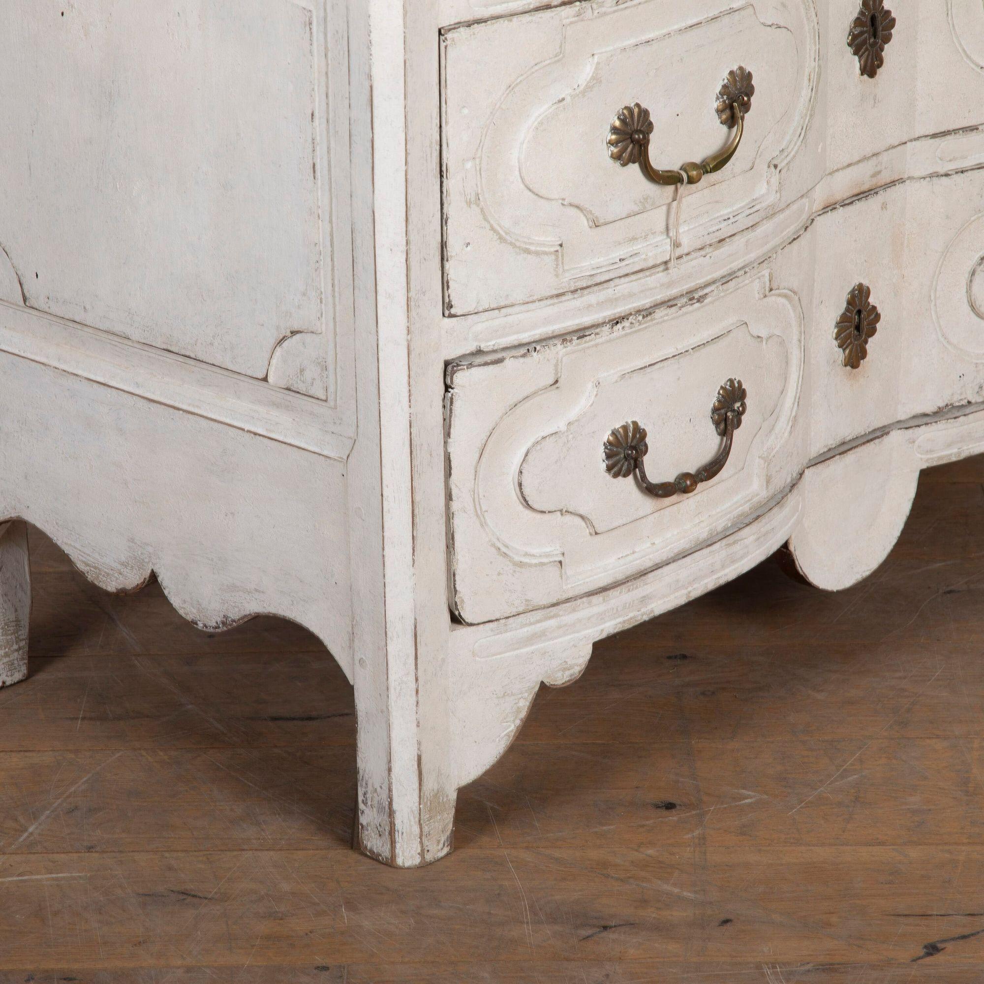 18th Century Painted French Commode For Sale 1