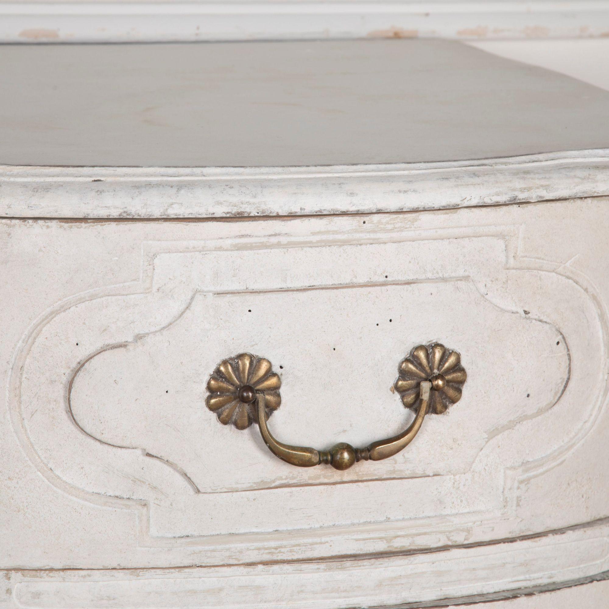 18th Century Painted French Commode For Sale 3