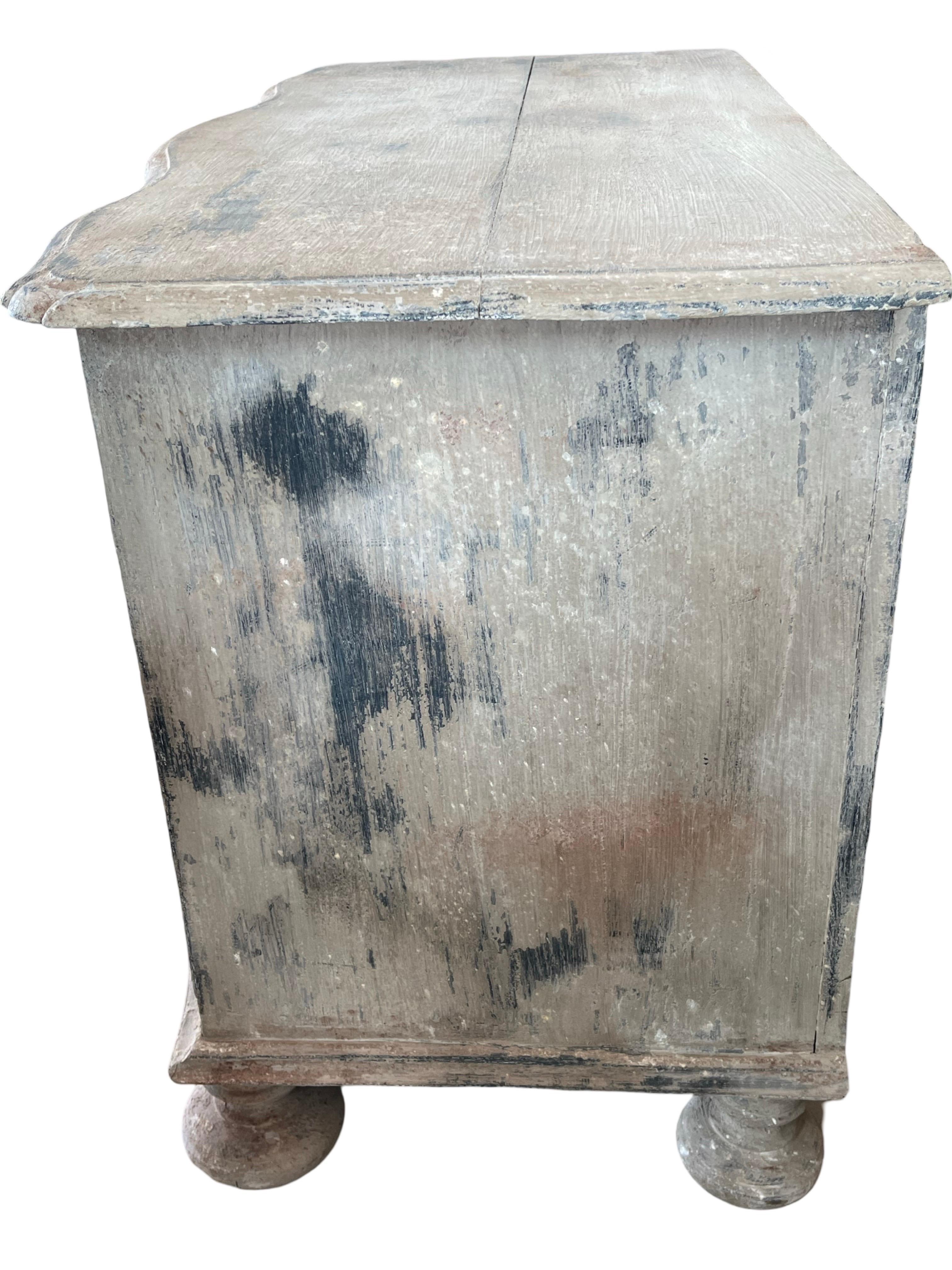 Cassettone Gustavo dipinto del XVIII secolo / Commode / Cassettiera In condizioni buone in vendita a Carmine, TX