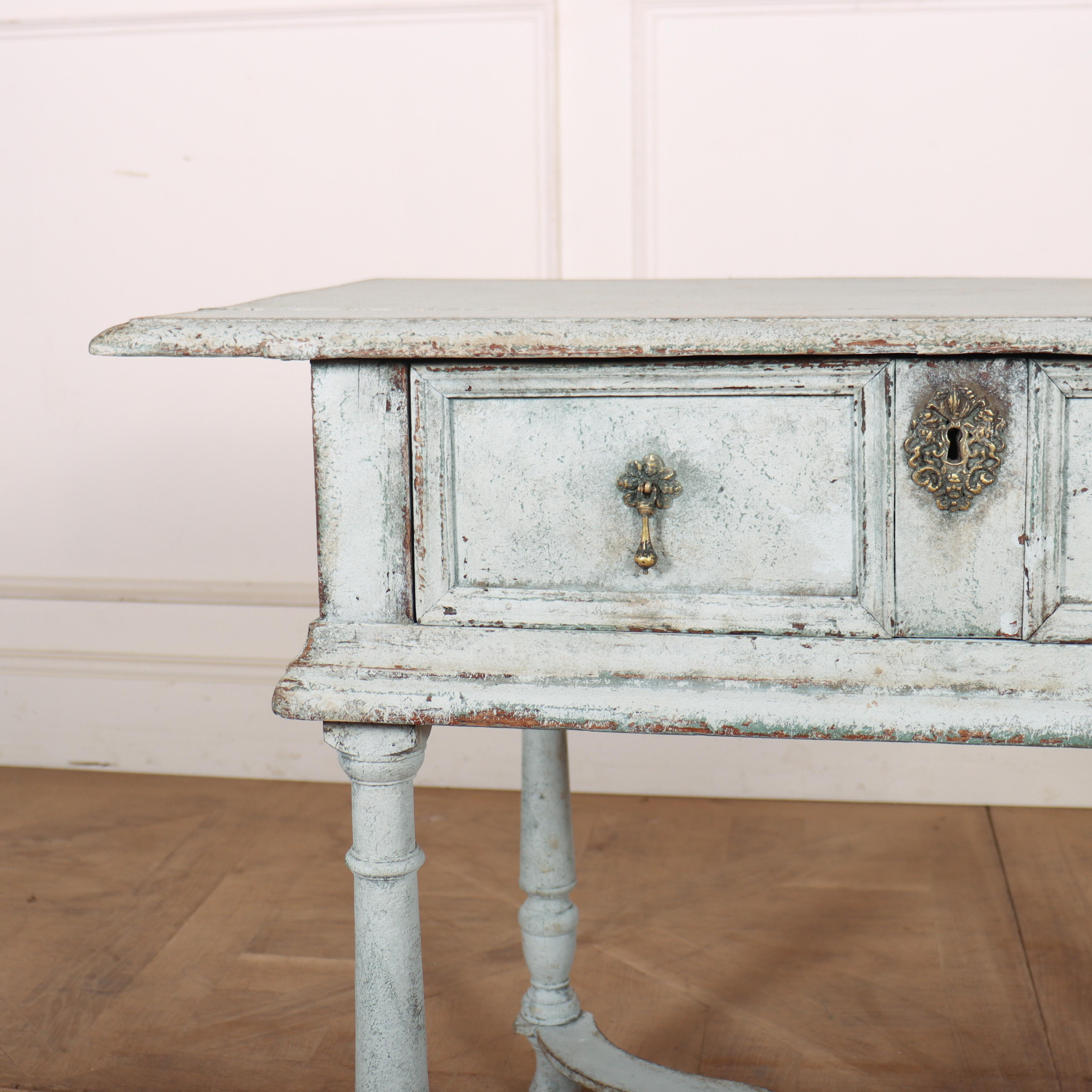 Table d'appoint / table à lampe en chêne peint anglais du 18e siècle à un tiroir. 1740.

Code : 8519

Dimensions :
W: 36