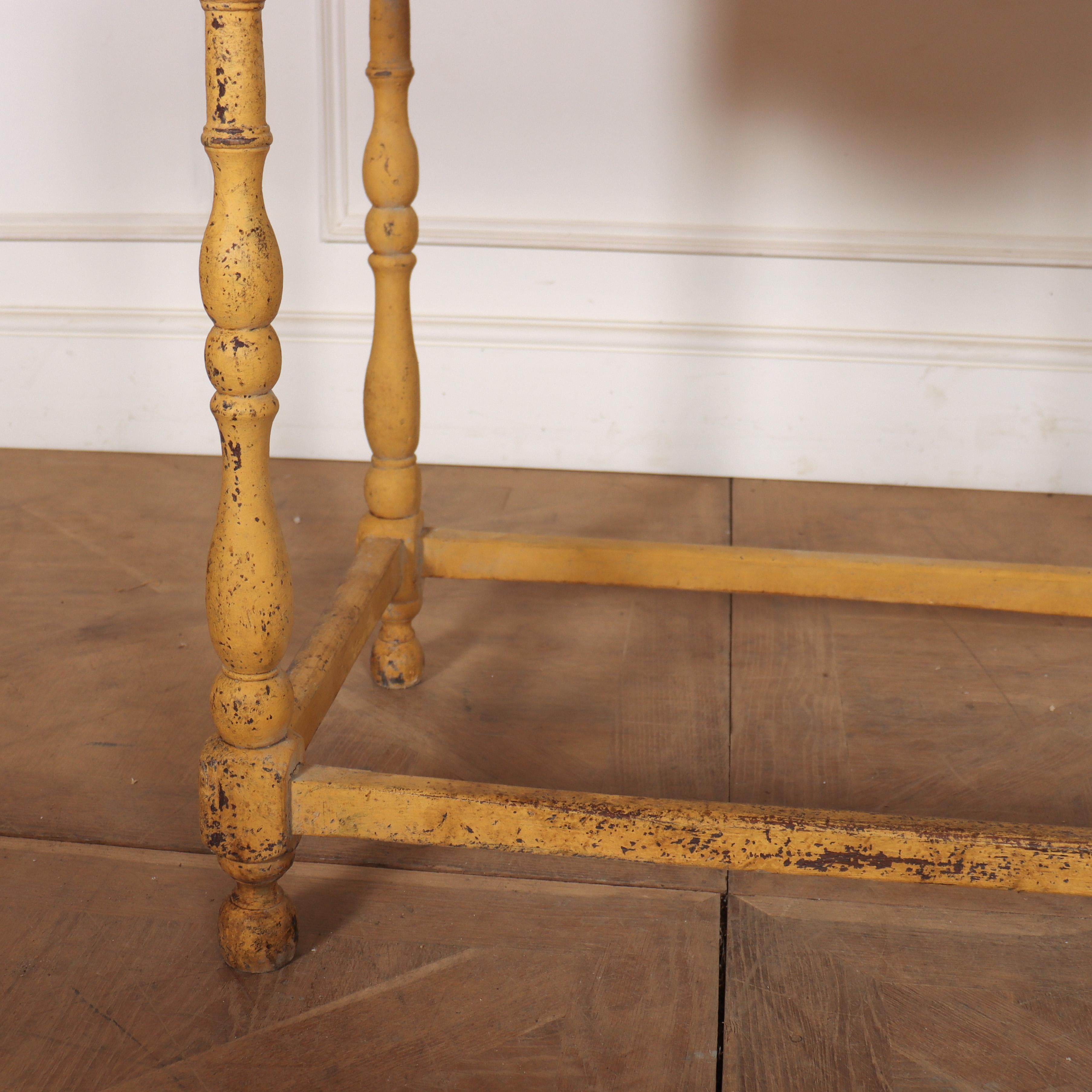 Peint Table de lampe peinte du 18ème siècle en vente