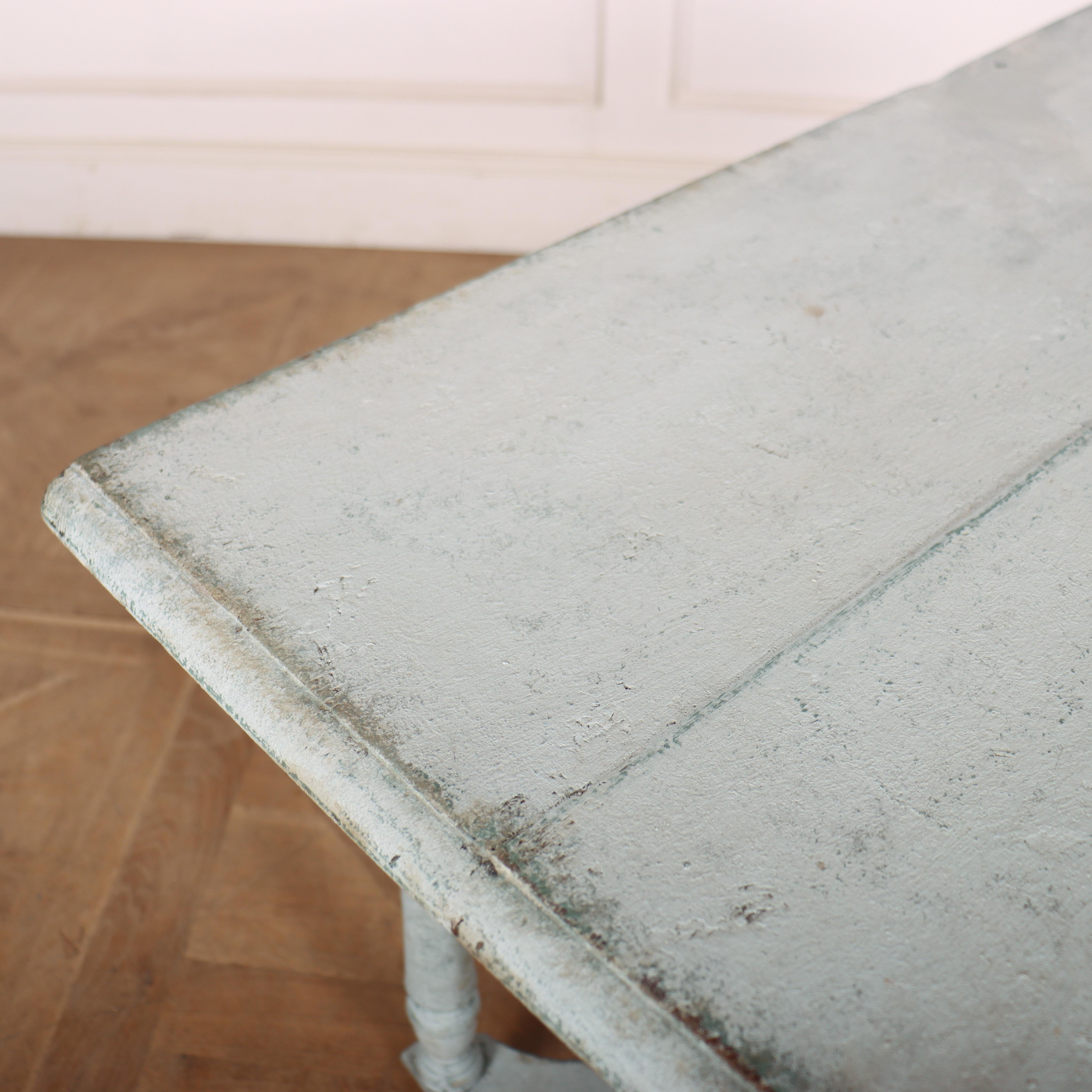 Chêne Table de lampe peinte du 18ème siècle en vente