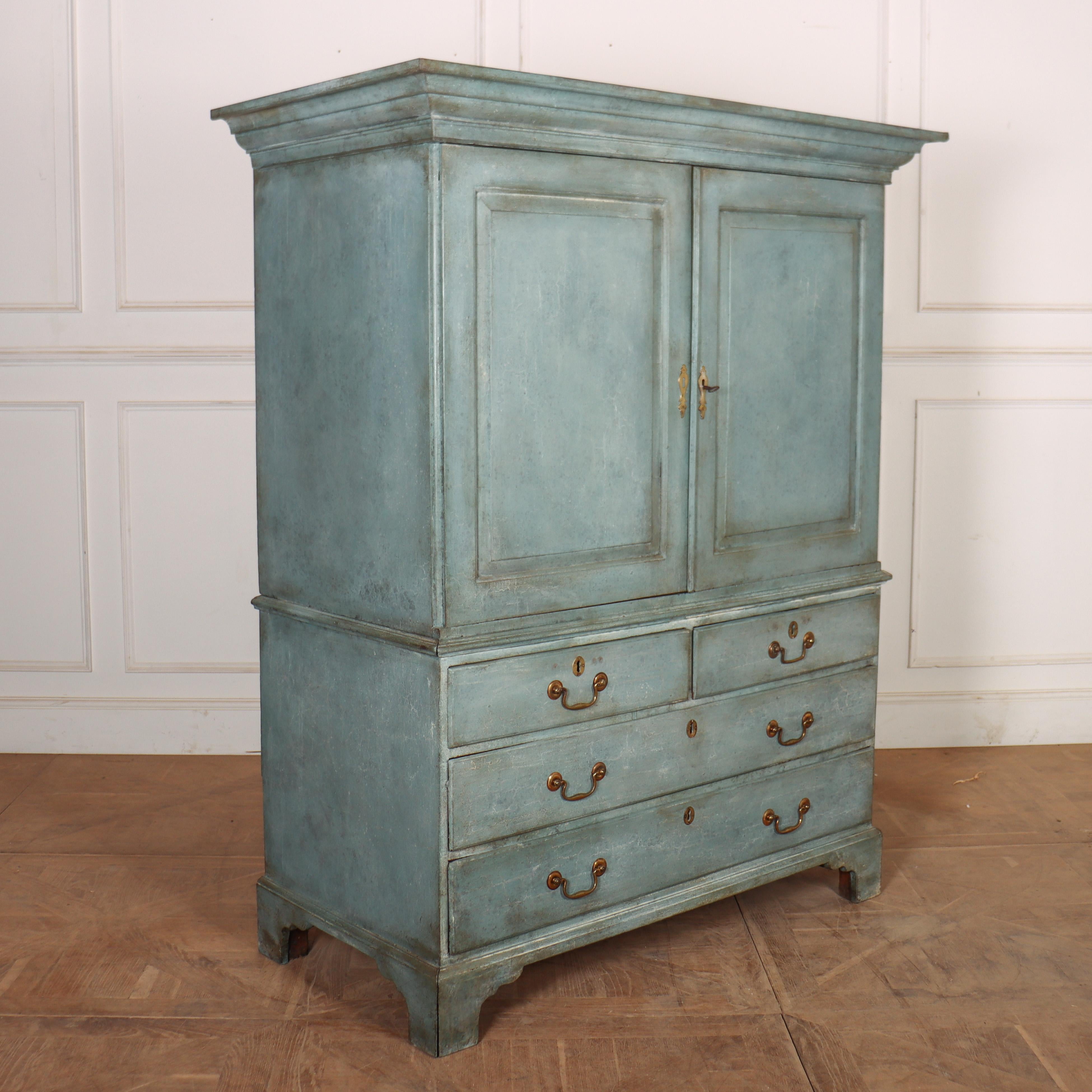 18th Century Painted Linen Cupboard For Sale 1