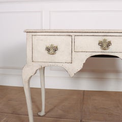 Niño bajo pintado del siglo XVIII