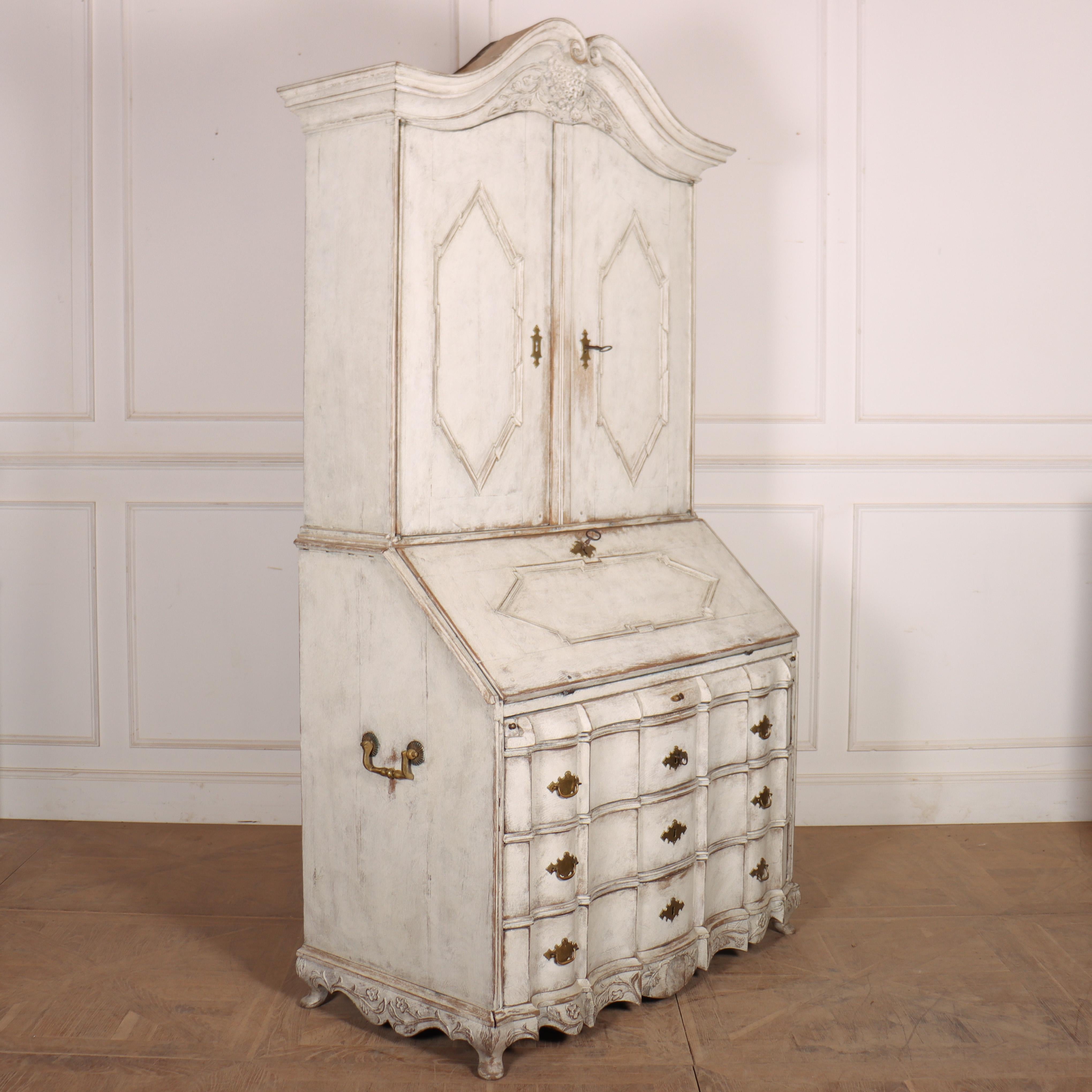 Bibliothèque de bureau rococo peinte du 18ème siècle en vente 5
