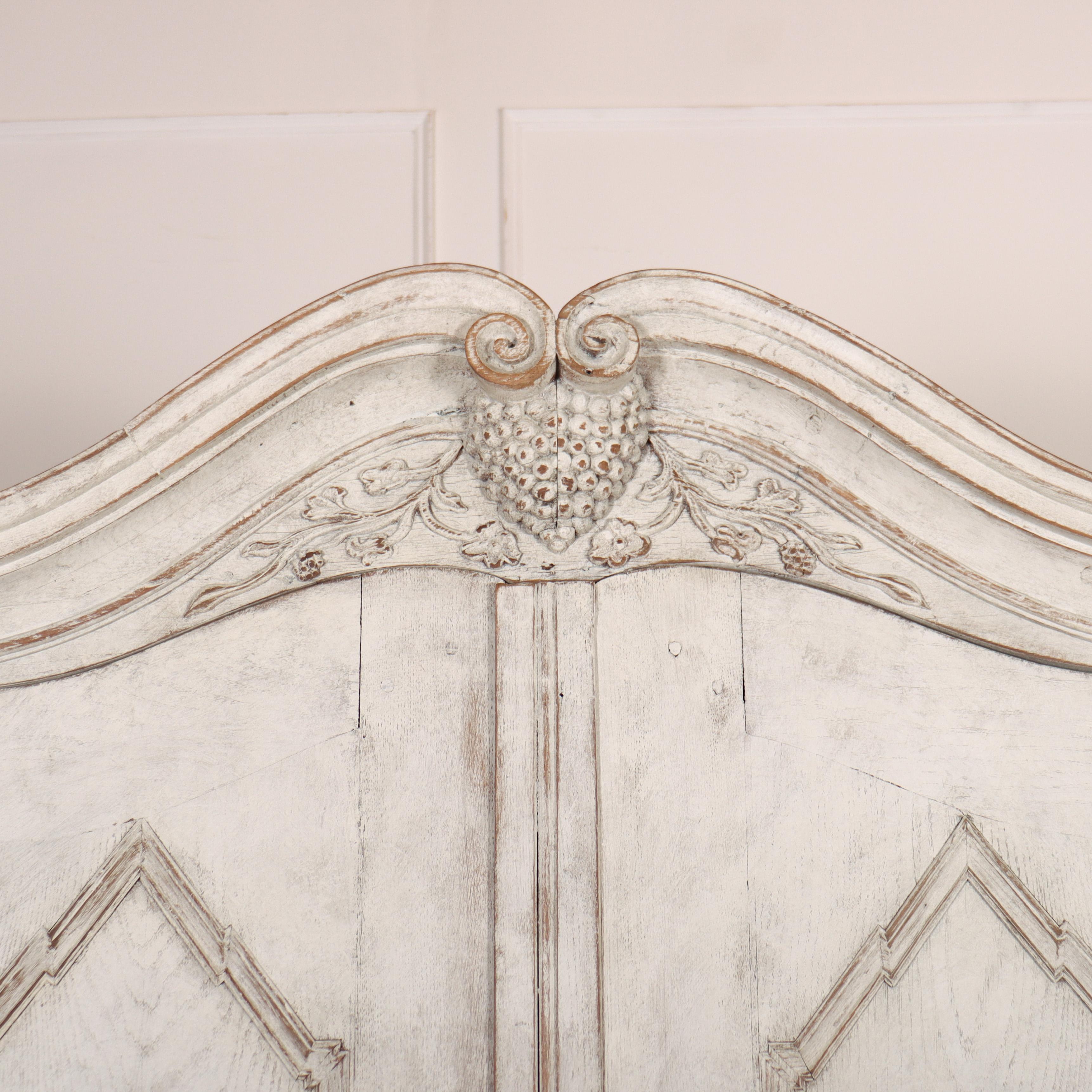 Superbe bureau-bibliothèque en chêne peint rococo serpentin danois du 18e siècle. Grandes décorations sculptées et magnifique intérieur aménagé. 1770.

La hauteur jusqu'au dessous de l'avant de la chute est de 72 cm.

Référence interne : C

Code :