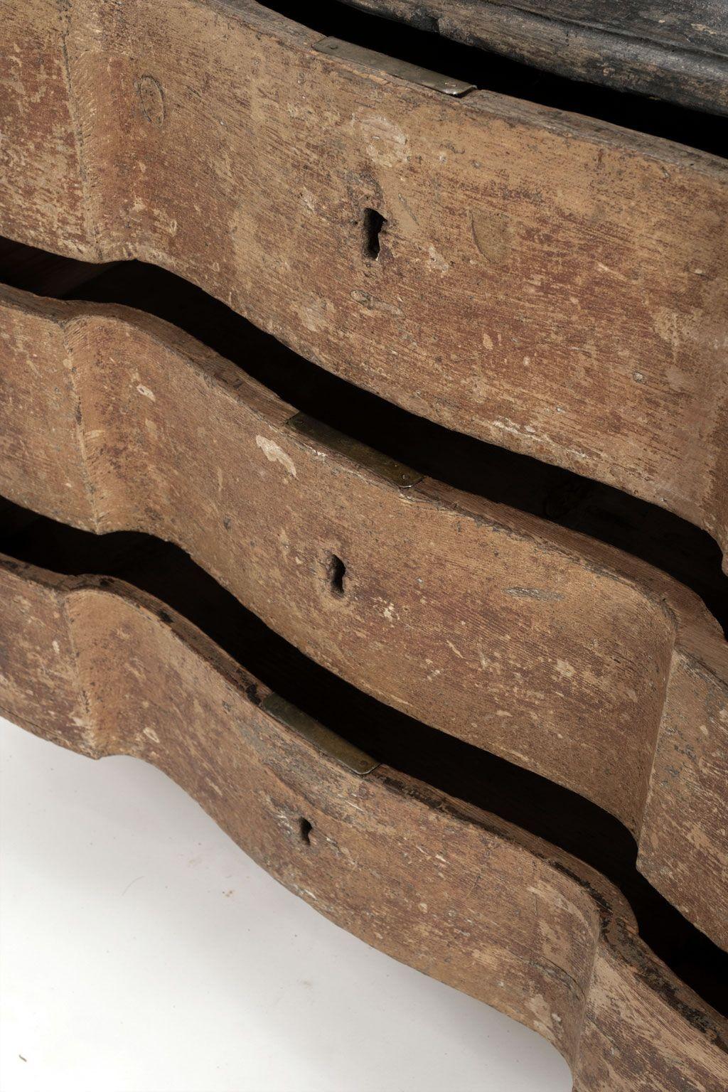 Bemalte Serpentinenkommode aus dem 18. Jahrhundert im Angebot 5