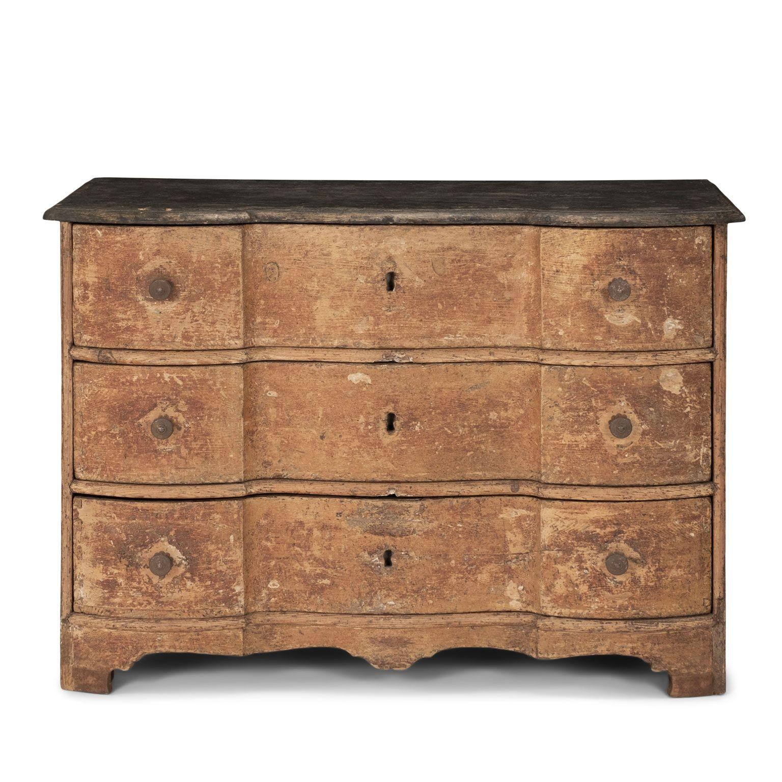18th century painted serpentine-blocked front commode in remnants of early or original finish. Three wide hand-carved serpentine-blocked front drawers. Rounded turned wooden knob-pulls. Refreshed painted finish adorns top of commode. Shaped lower