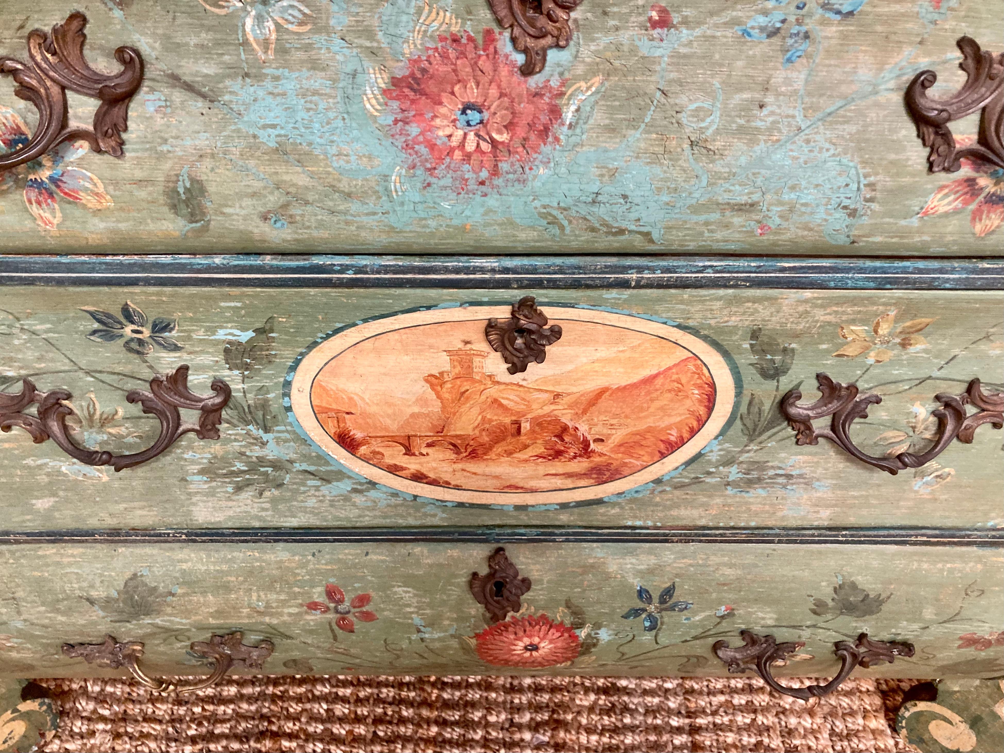 Commode vénitienne peinte du 18e siècle en vente 5