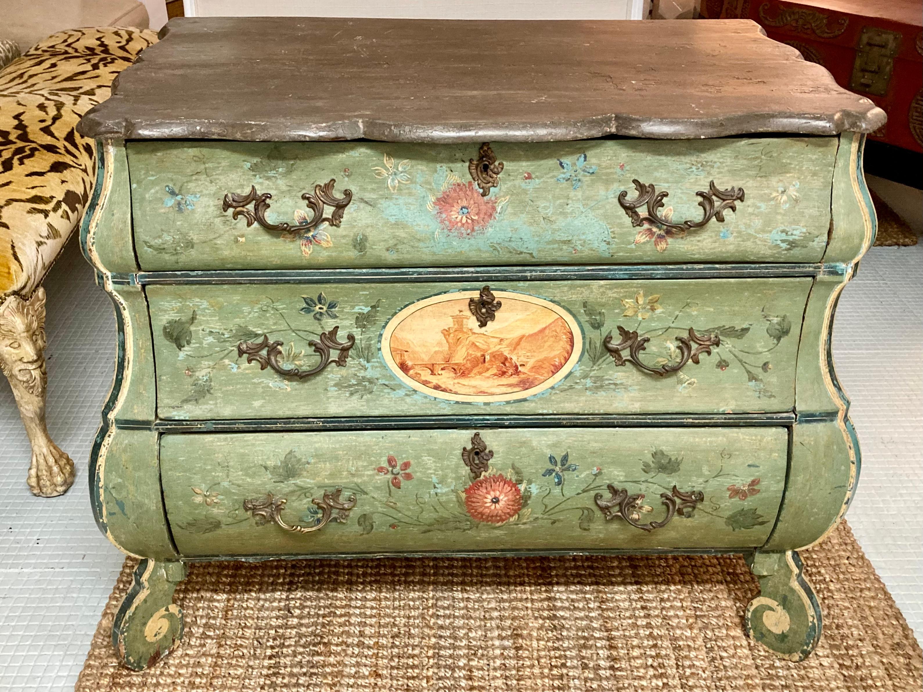 Beautiful 18th Century Venetian commode. Original painted finish and details. add some Italian Style to your home.