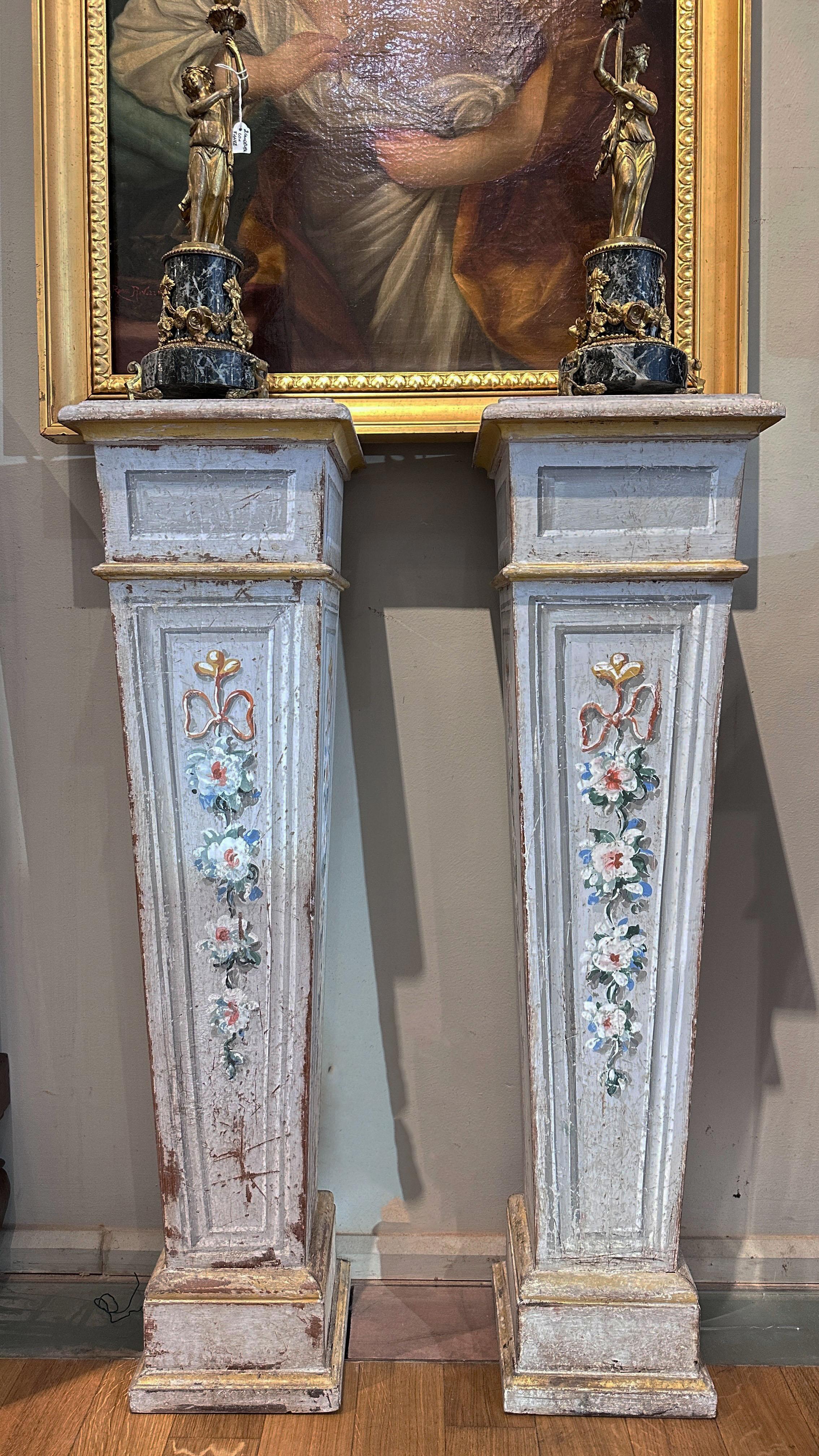 18th CENTURY PAINTED WOOD COLUMNS For Sale 2