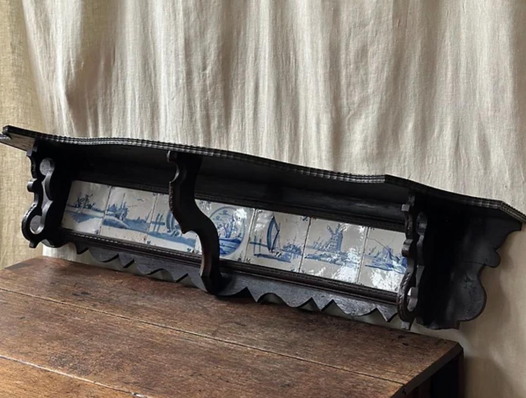 18th Century Painted Wooden Shelf With Delft Tiles For Sale 3