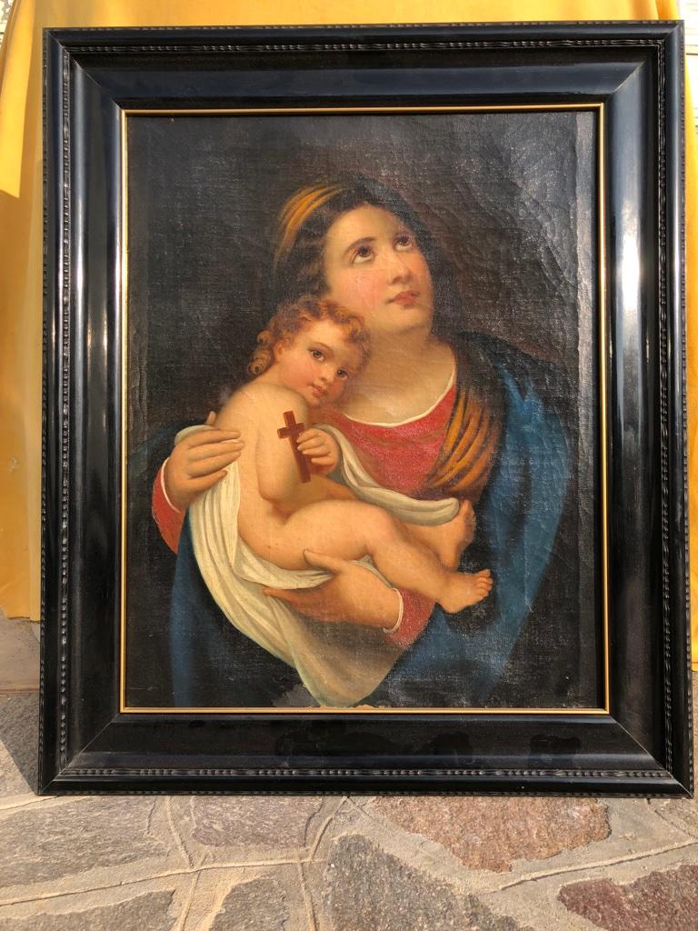 An antique and beautiful painting depicting Madonna with Child. in this work the artist is really very good at representing with great quality the sweetness of the subjects. In fact, not always in these works both subjects are so well represented.