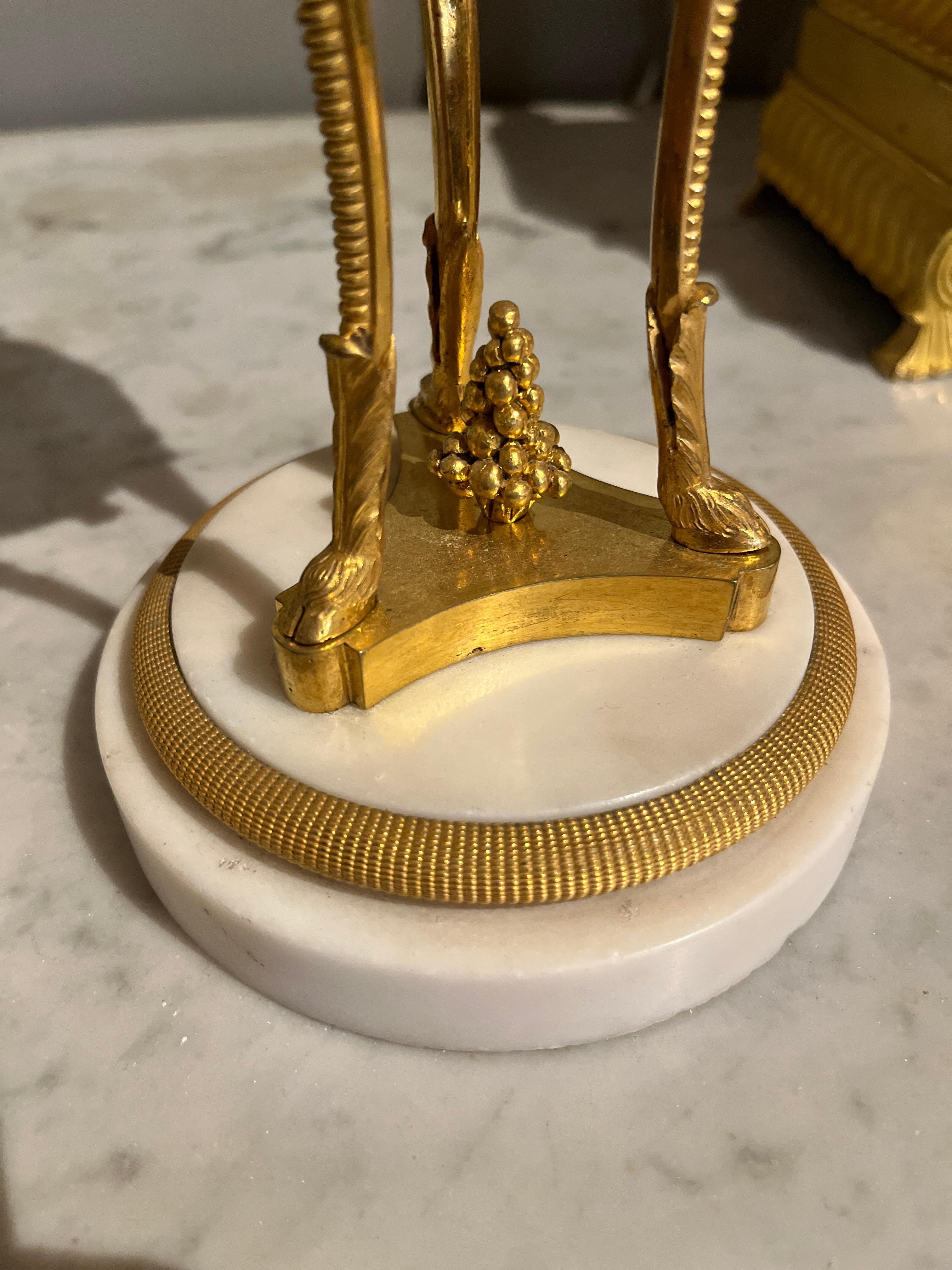 Fino al XVIII secolo Coppia di candelabri Luigi XVI del XVIII secolo in marmo e ormolù in vendita
