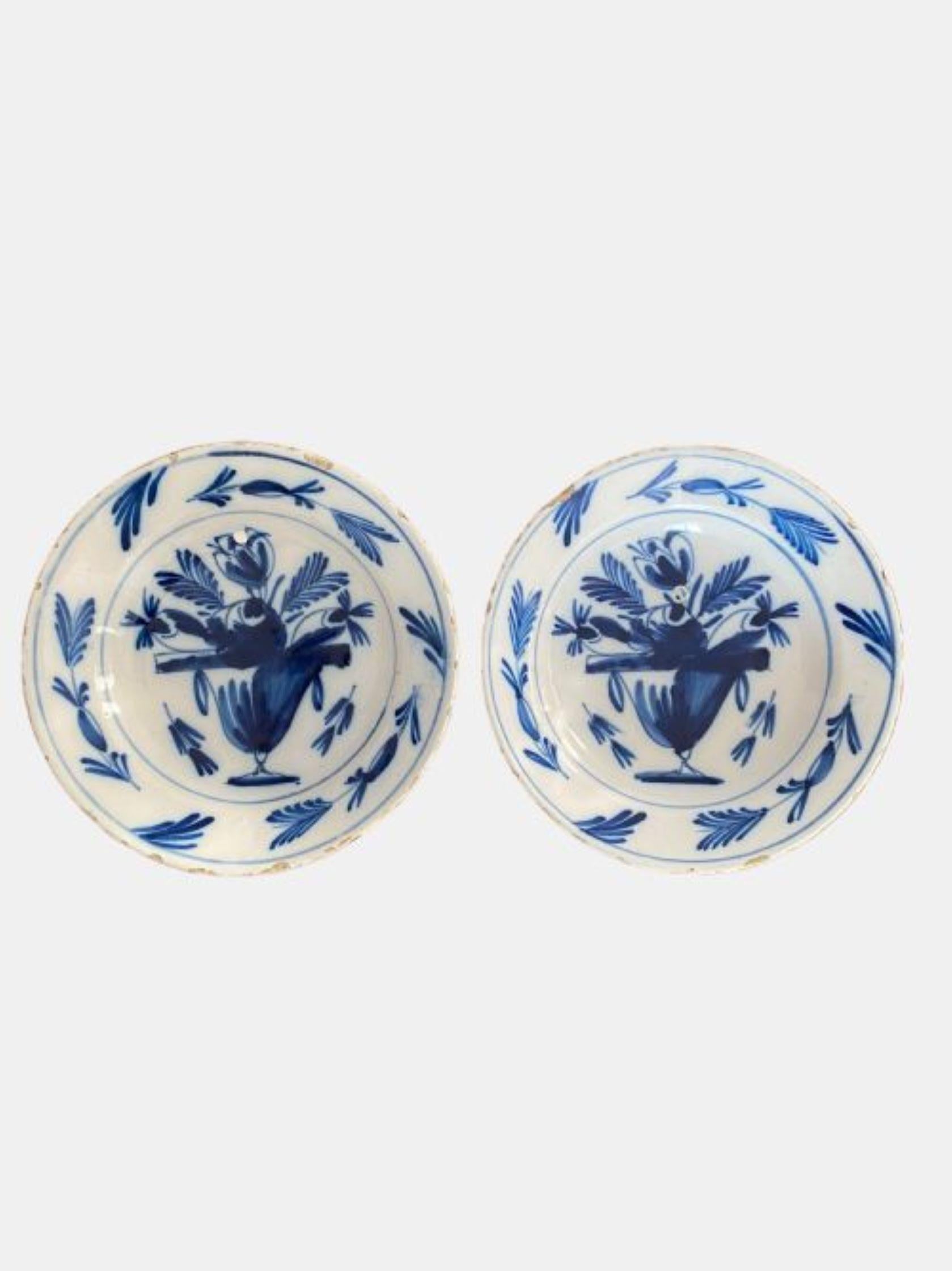 18th Century Pair Of Antique Delftware Plates For Sale 1