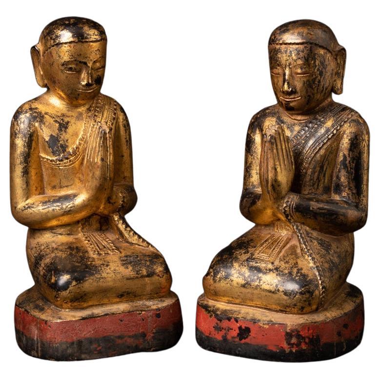 Paar antike burmesische Monk-Statuen aus Holz aus dem 18. Jahrhundert – OriginalBuddhas