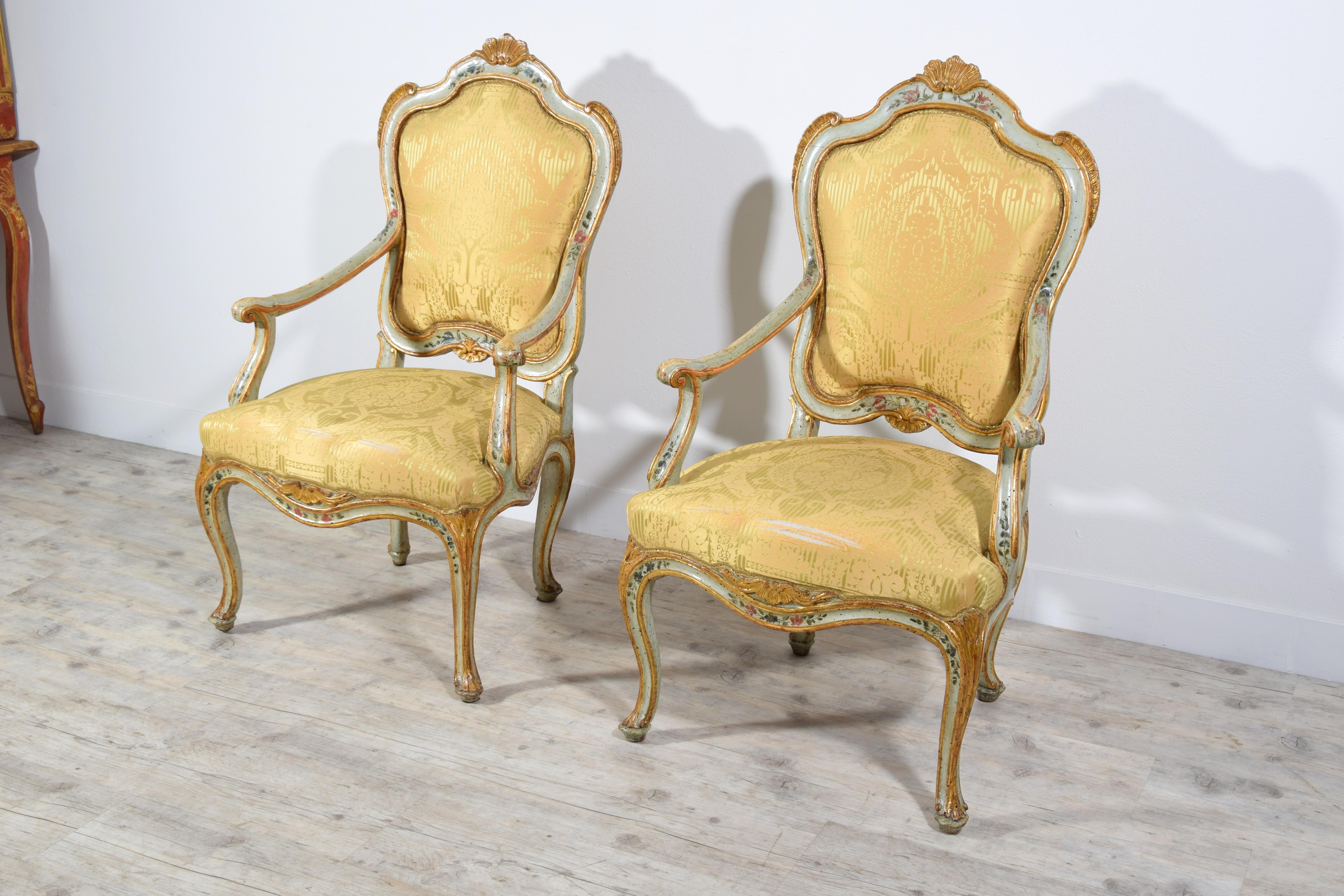 18th Century, Pair of Barocchetto Venetian Lacquered Giltwood Armchairs For Sale 6