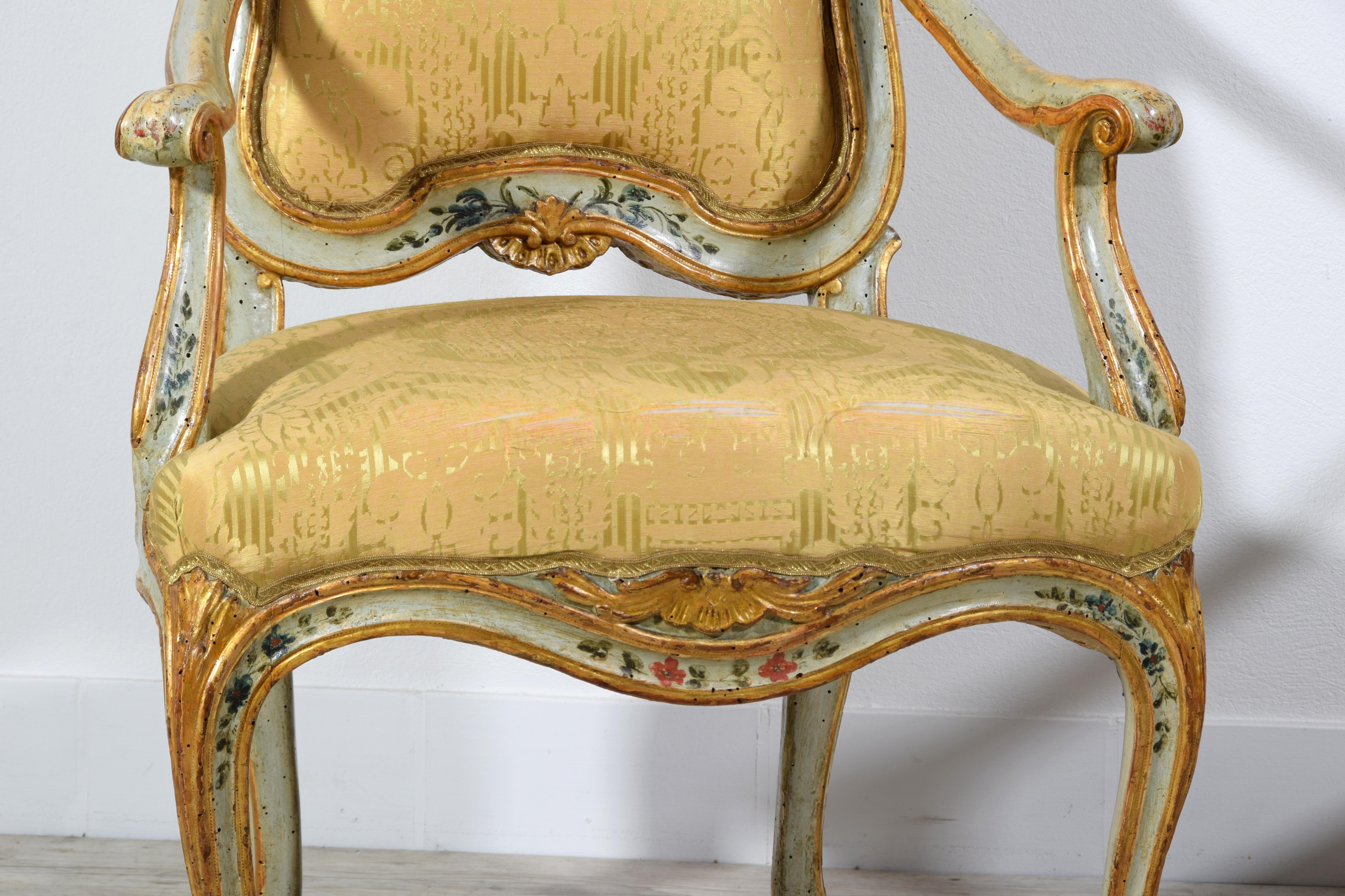 18th Century, Pair of Barocchetto Venetian Lacquered Giltwood Armchairs For Sale 8
