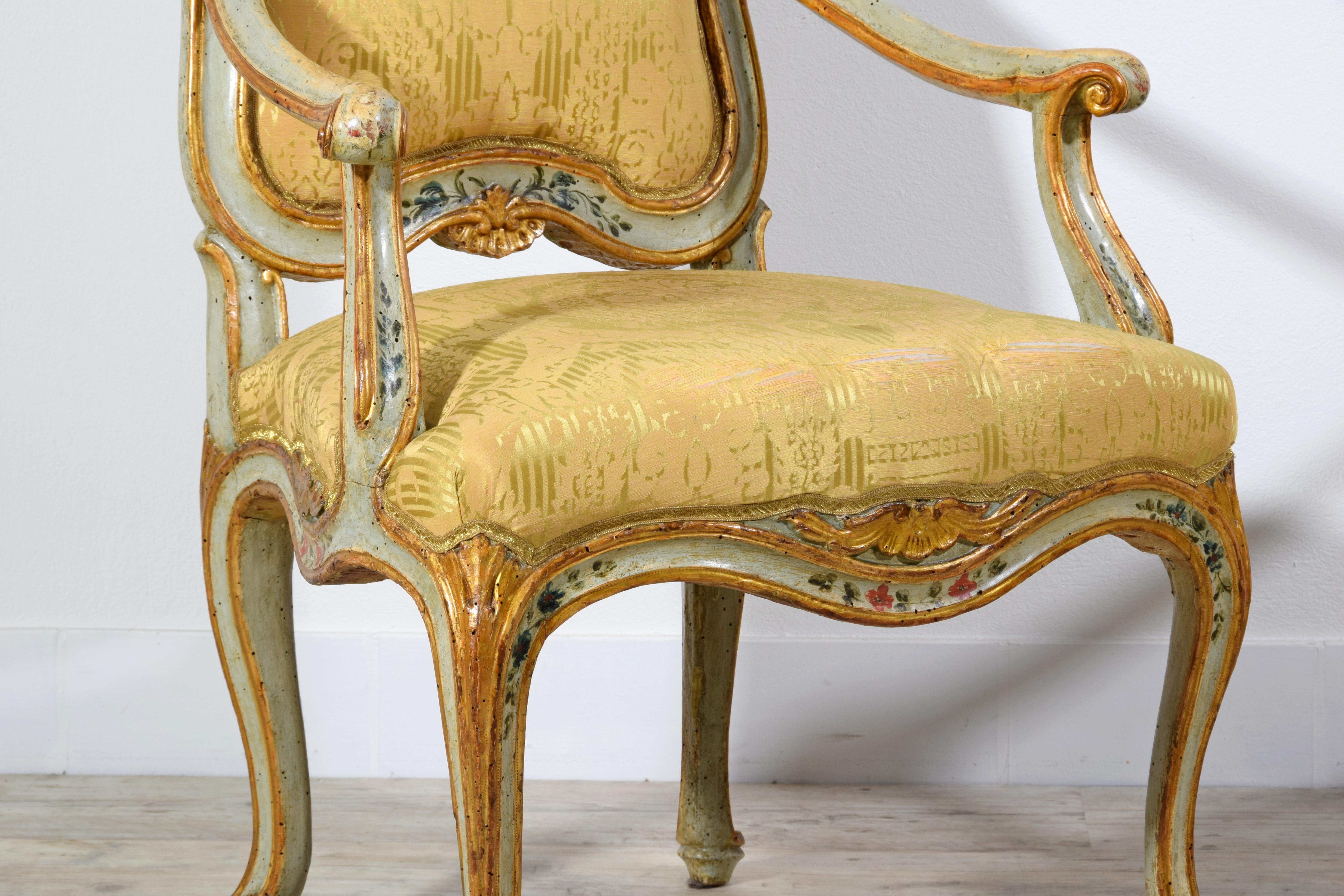 Paire de fauteuils vénitiens en bois laqué et doré Barocchetto du 18ème siècle 8