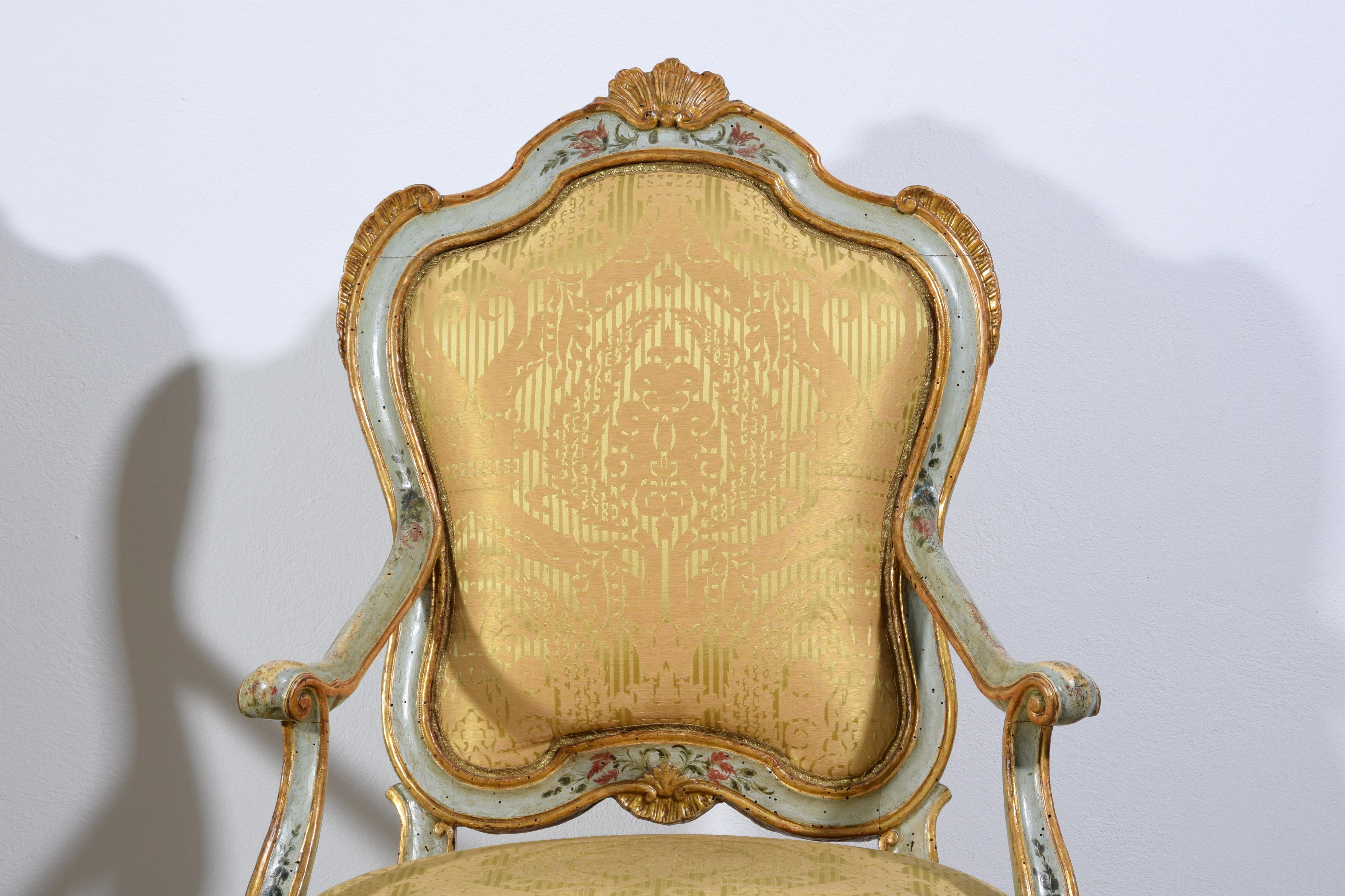 Paire de fauteuils vénitiens en bois laqué et doré Barocchetto du 18ème siècle 13