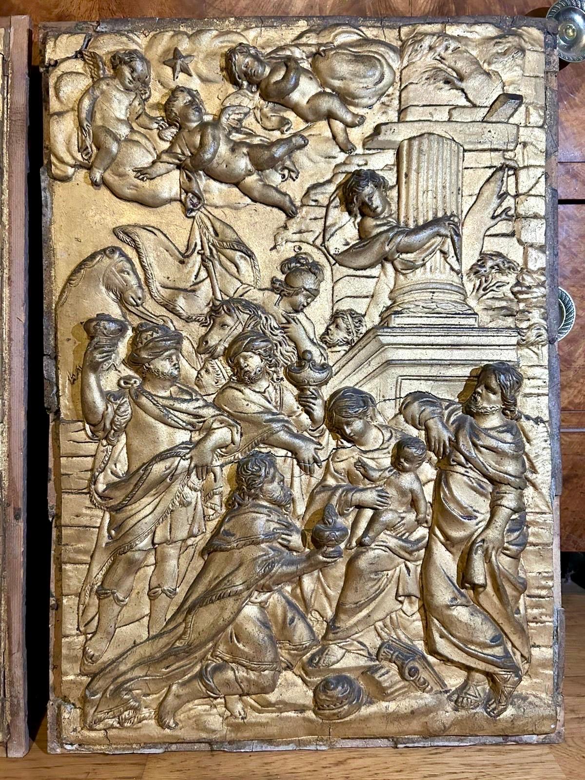 18th century Pair of Baroque panels gilded stucco molding fixed on wooden panels For Sale 1