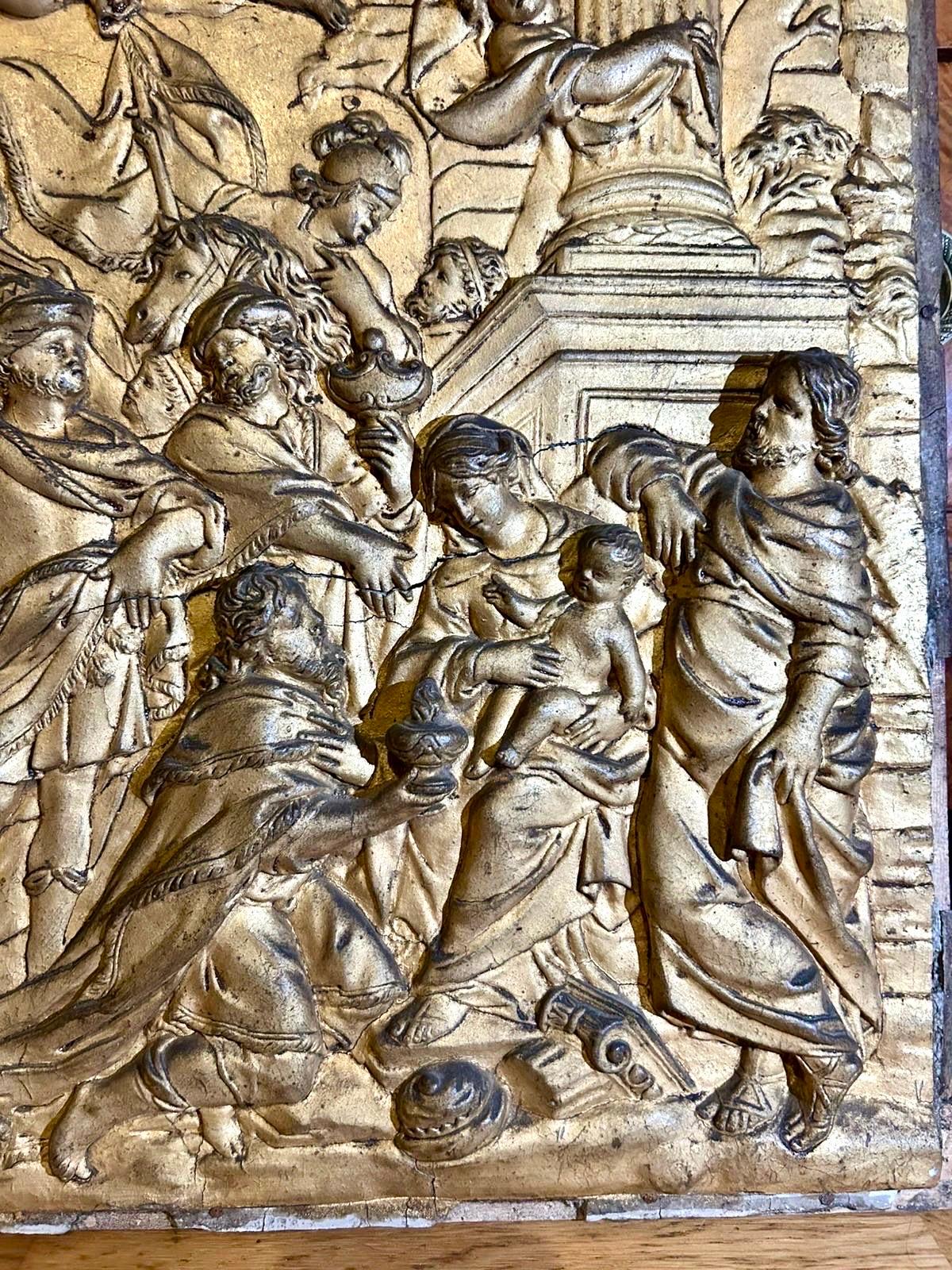18th century Pair of Baroque panels gilded stucco molding fixed on wooden panels For Sale 2