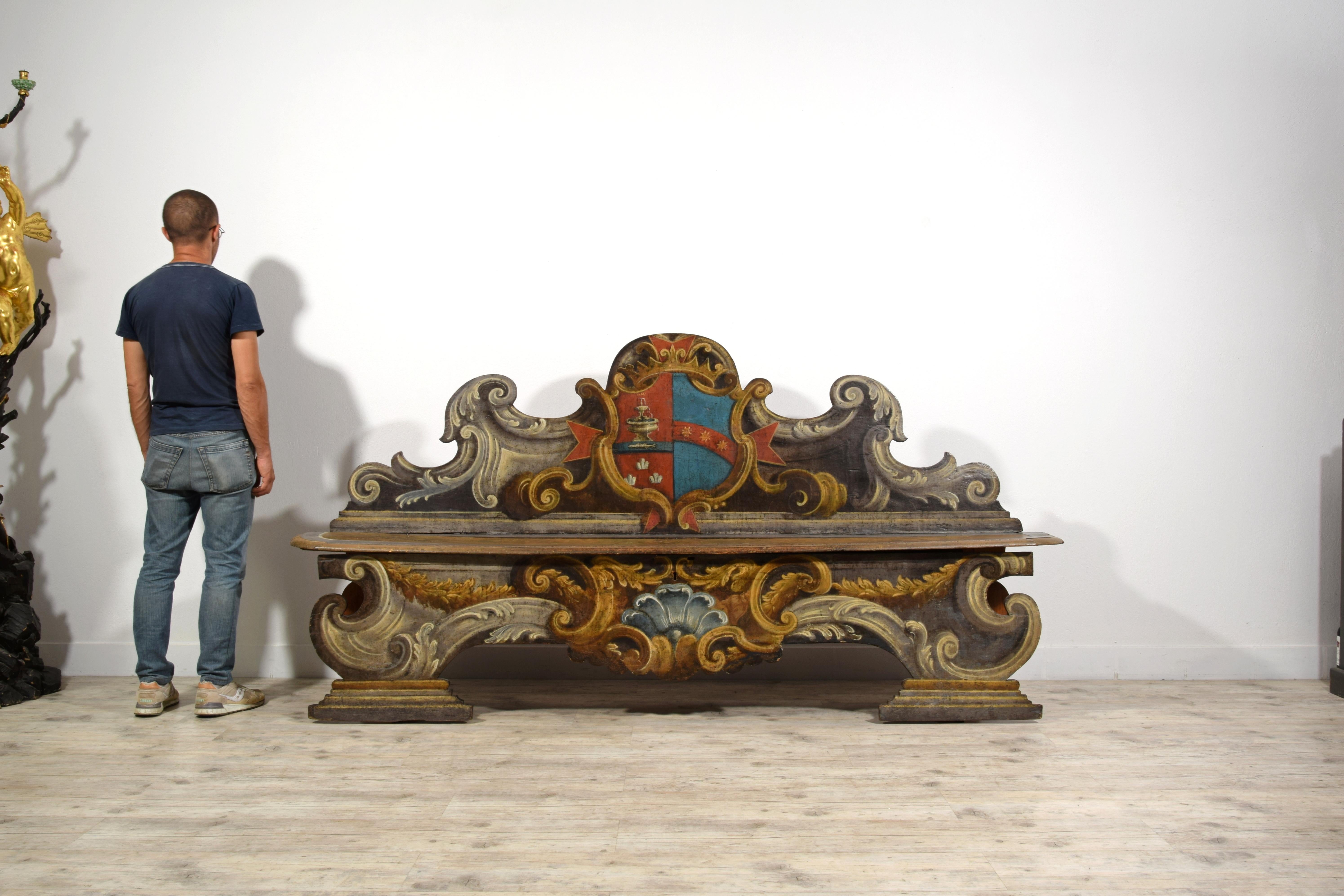 XVIIIe siècle, Paire de bancs baroques en bois laqué de Toscane en vente 5