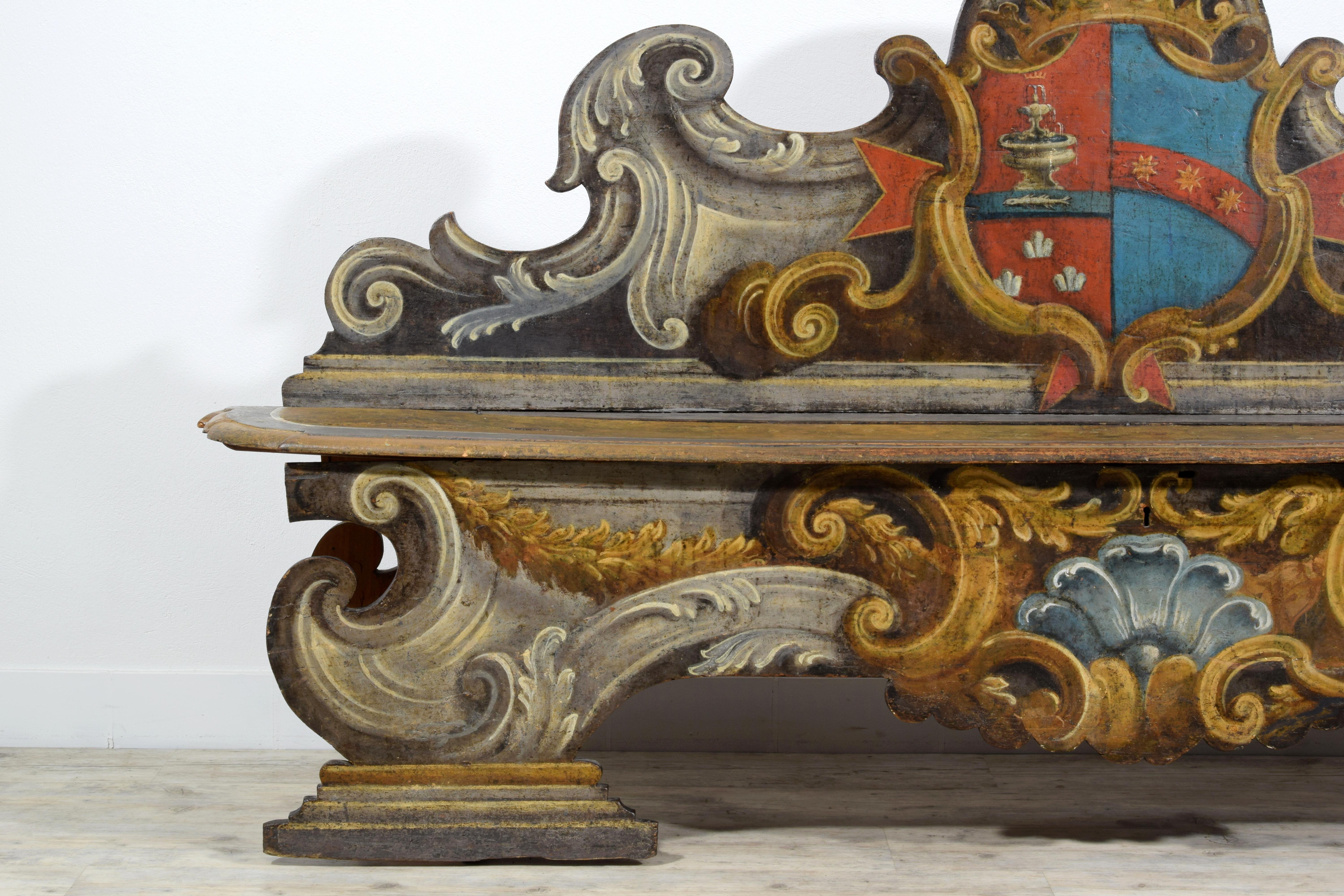 XVIIIe siècle, Paire de bancs baroques en bois laqué de Toscane en vente 7
