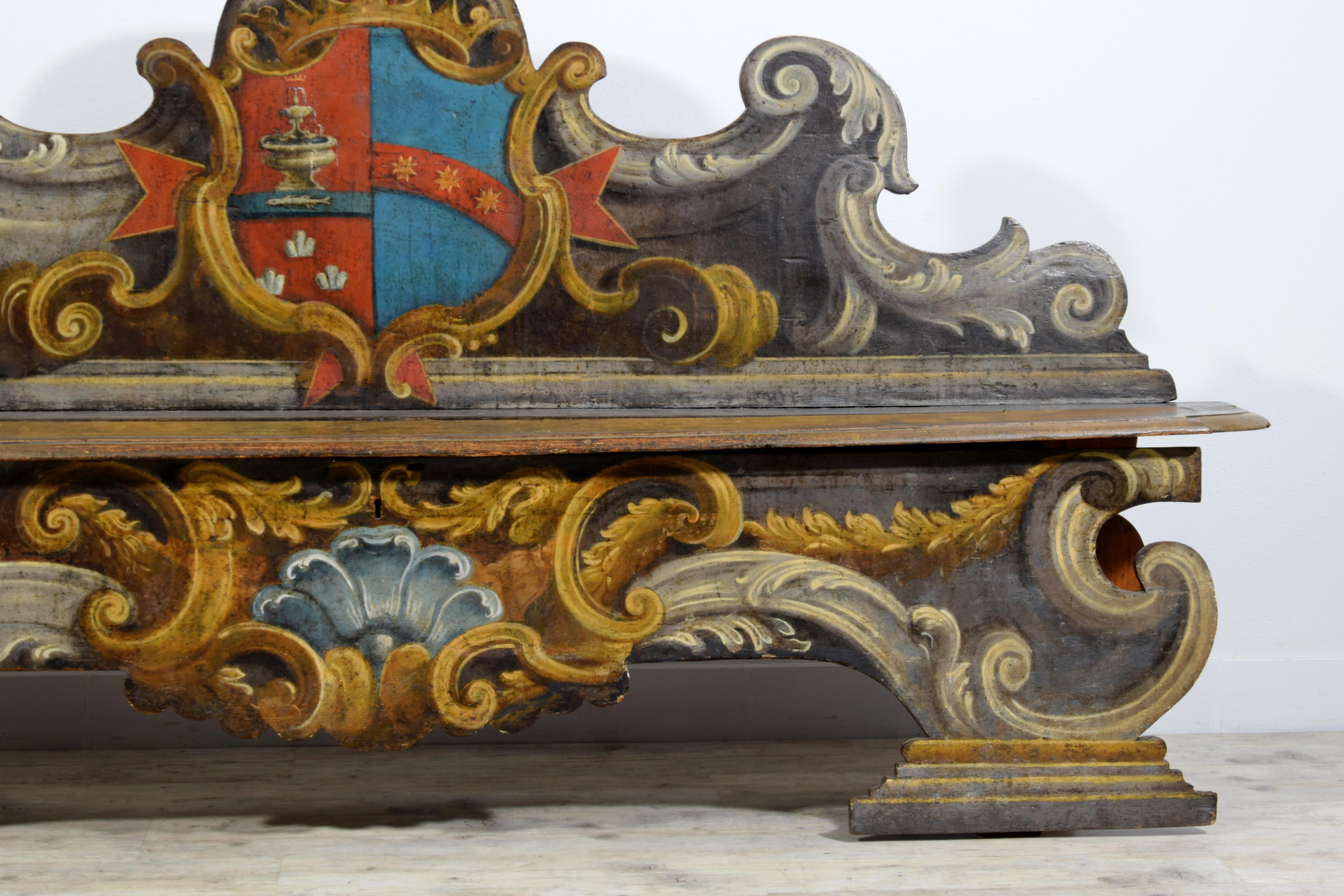 XVIIIe siècle, Paire de bancs baroques en bois laqué de Toscane en vente 8