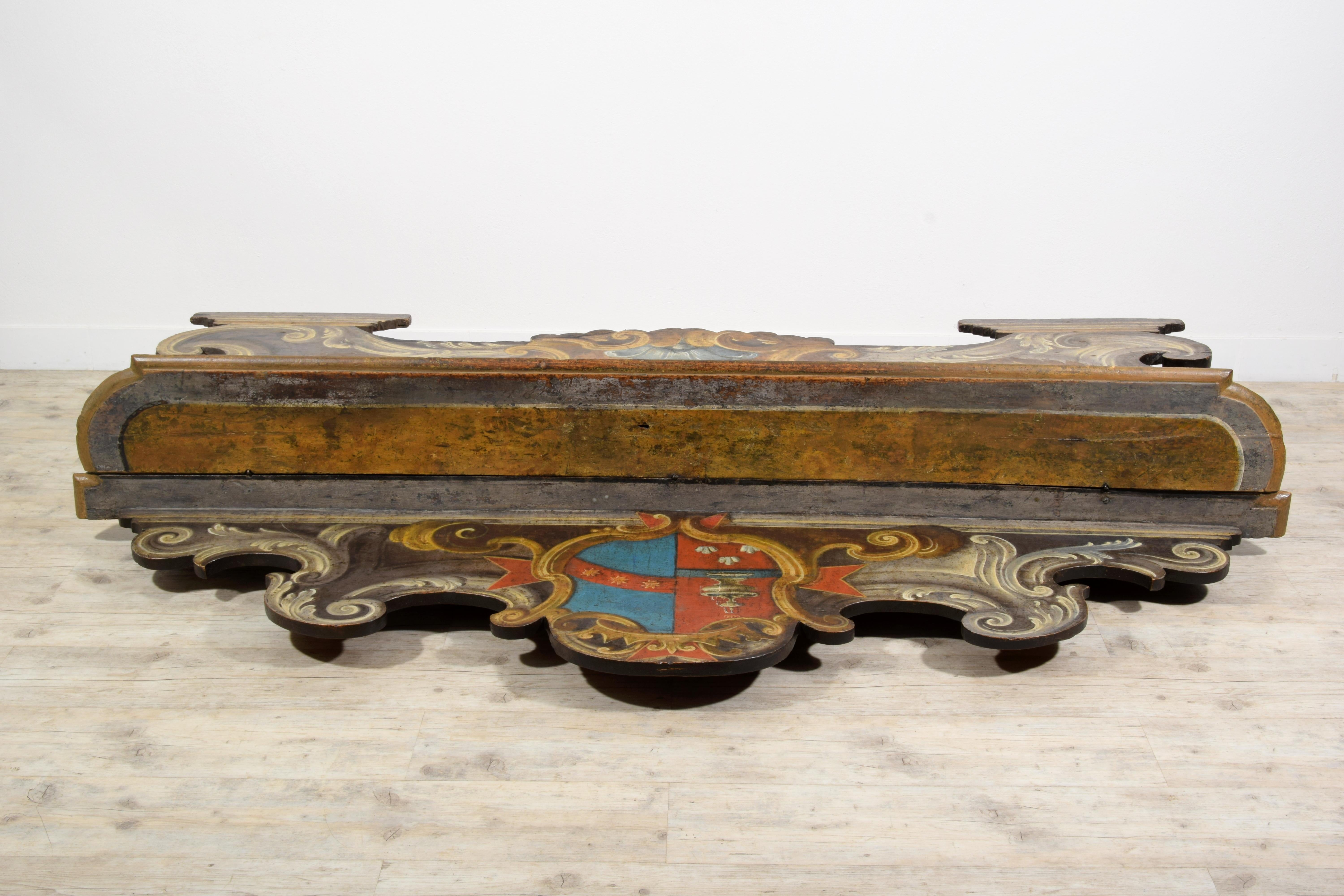 XVIIIe siècle, Paire de bancs baroques en bois laqué de Toscane en vente 13