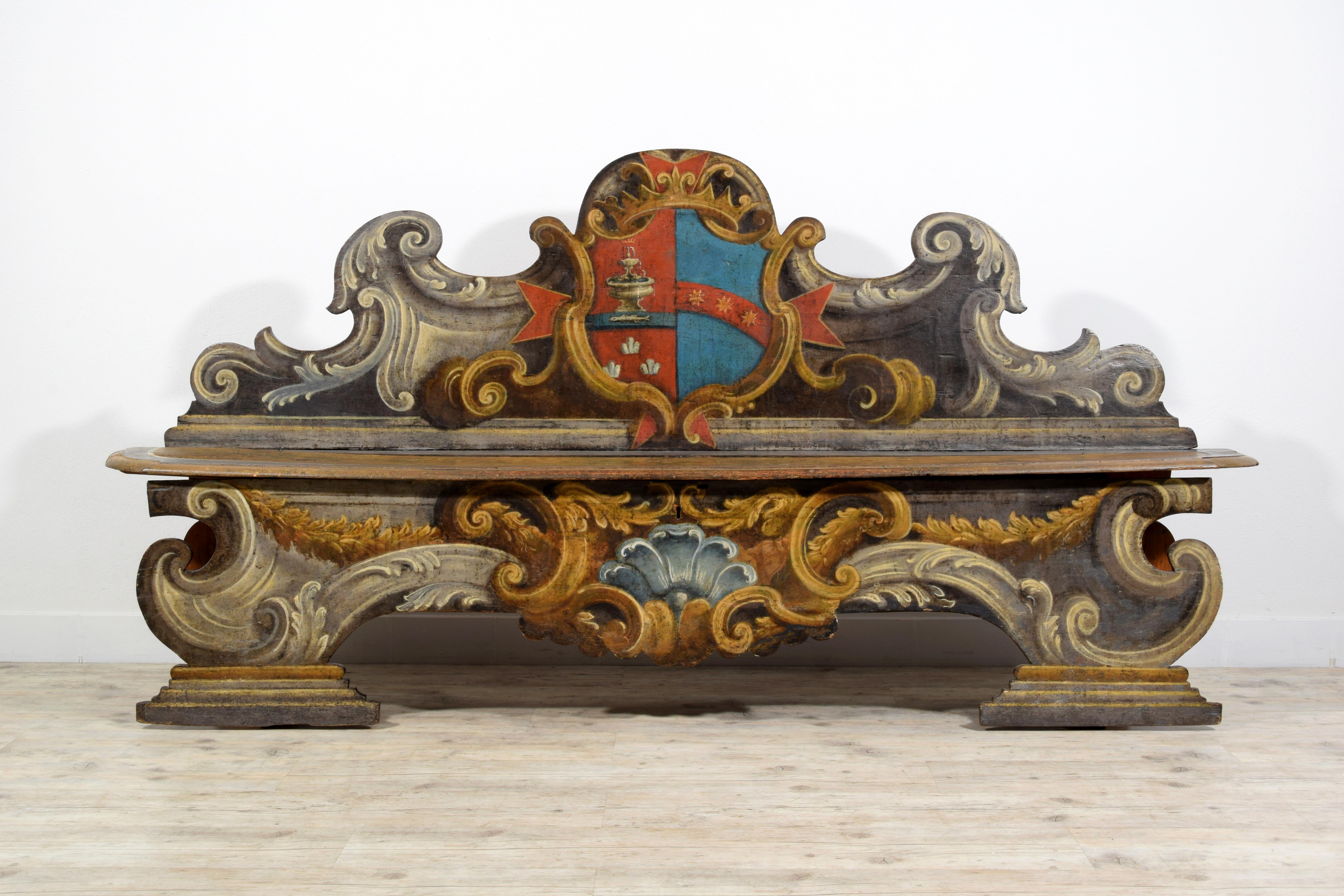 italien XVIIIe siècle, Paire de bancs baroques en bois laqué de Toscane en vente