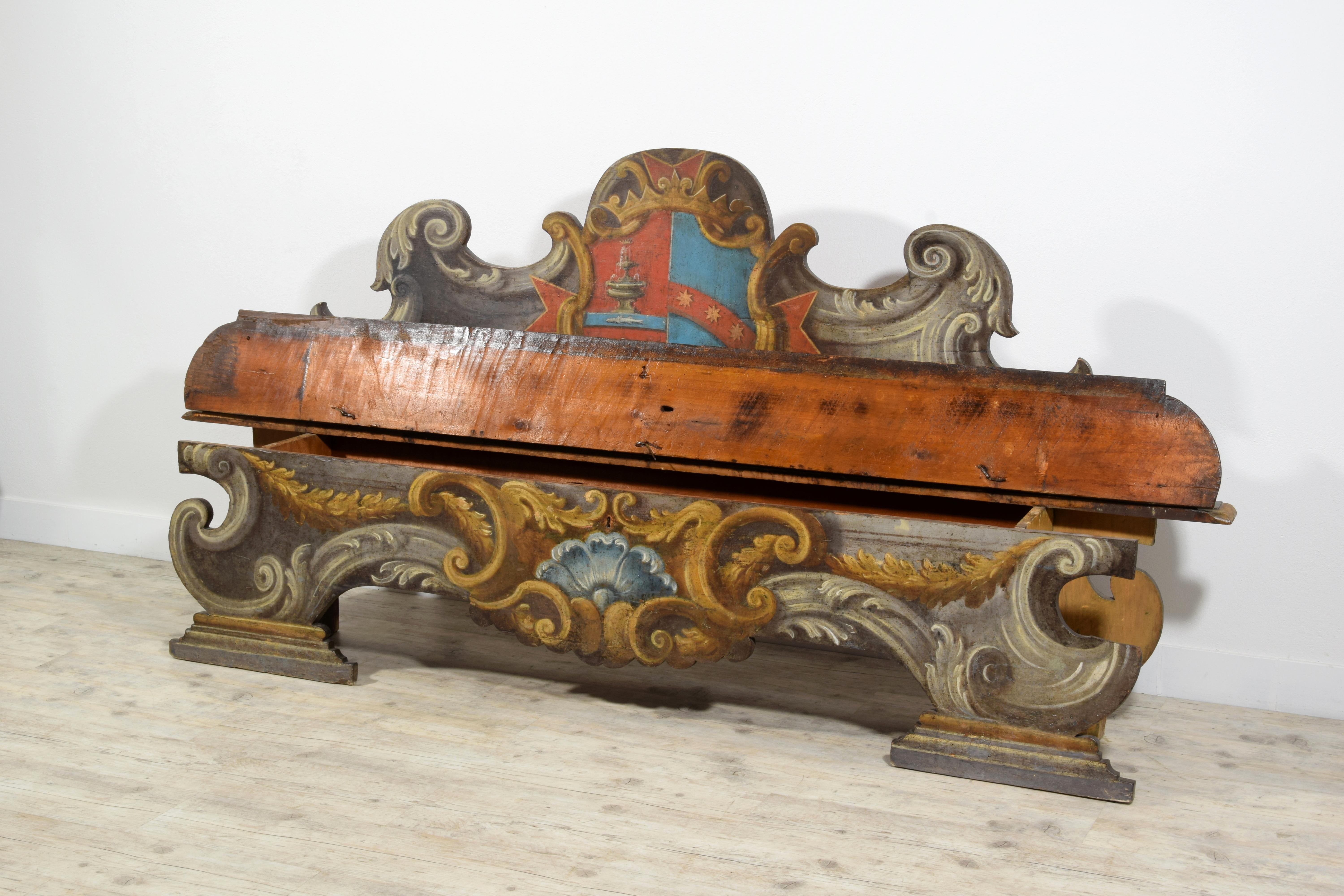 XVIIIe siècle, Paire de bancs baroques en bois laqué de Toscane en vente 3