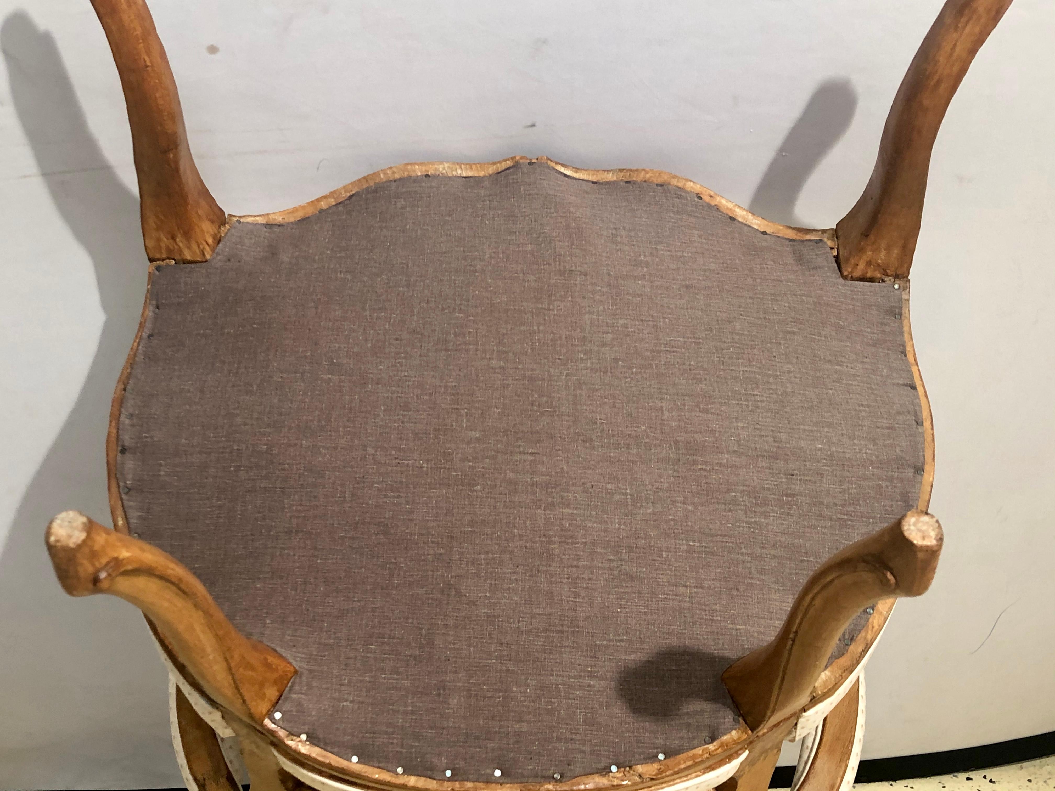 paire de Fauteuils en bois de hêtre du 18ème siècle avec Provenance en vente 10