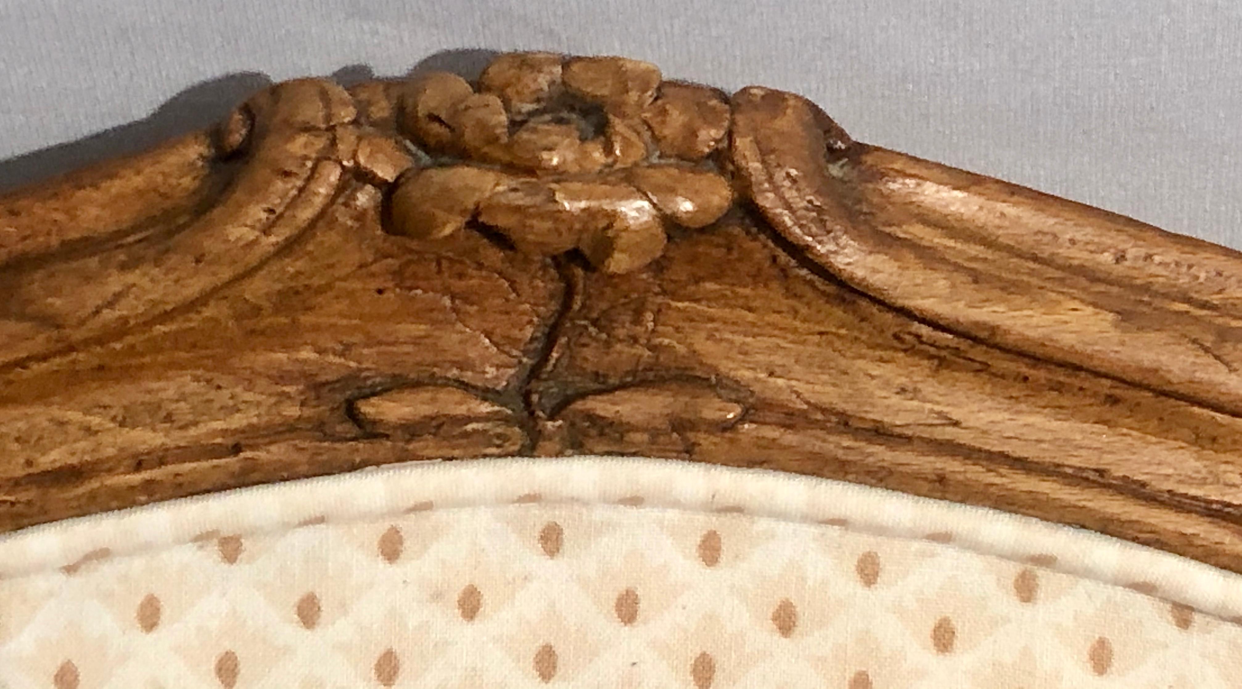 Tissu paire de Fauteuils en bois de hêtre du 18ème siècle avec Provenance en vente