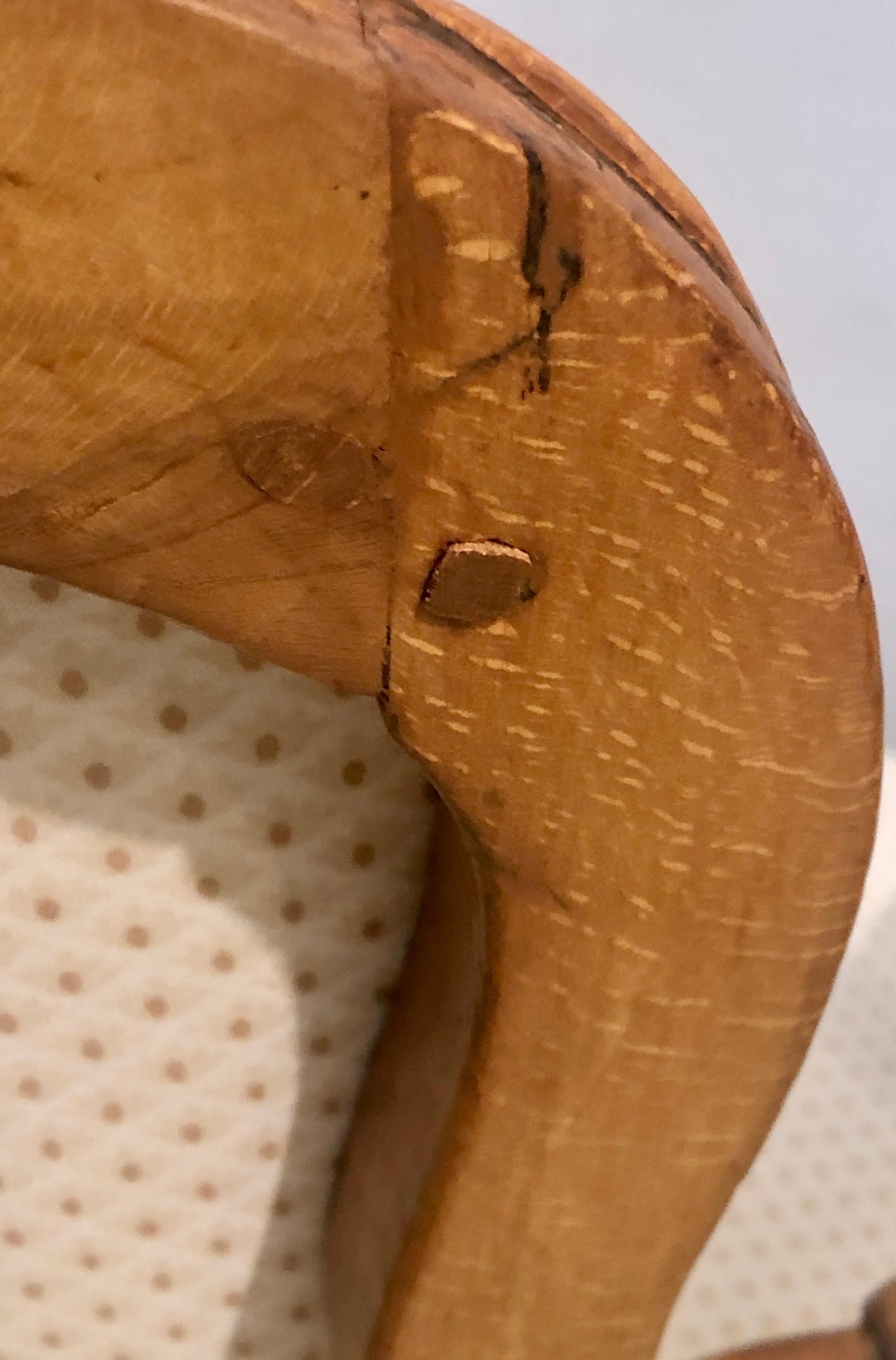 paire de Fauteuils en bois de hêtre du 18ème siècle avec Provenance en vente 2
